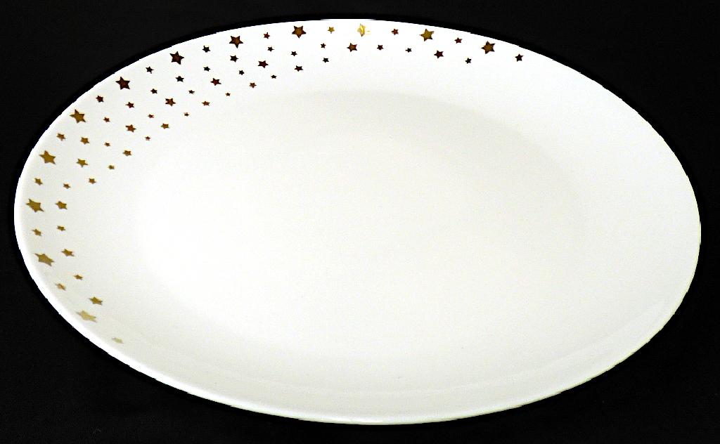 Glasware zur Verwendung bei Tisch oder in der Küche, sog. Teller aus Opalglas, Art.-Nr.: 307163,
Foto siehe Anlage,
- in Form eines runden Tellers aus gewöhnlichem, mechanisch gefertigtem, weißem Glas
  (augenscheinlich nicht aus Glaskeramik, Bleikristall, Borosilikatglas oder vorgespanntem Glas),
- mit den Abmessungen: ca. 2 cm (Höhe) x 26,5 cm (Durchmesser),
- am Rand nach oben gewölbt,
- mit einer abgeflachten Standfläche,
- die Hälfte des Randes ist mit goldfarbenen Sternen verziert.

"Glasware zur Verwendung bei Tisch oder in der Küche, kein Trinkglas, nicht aus Glaskeramik,
Bleikristall, Borosilikatglas oder vorgespanntem Glas, mechanisch gefertigt (mechanische
Glasentnahme)"