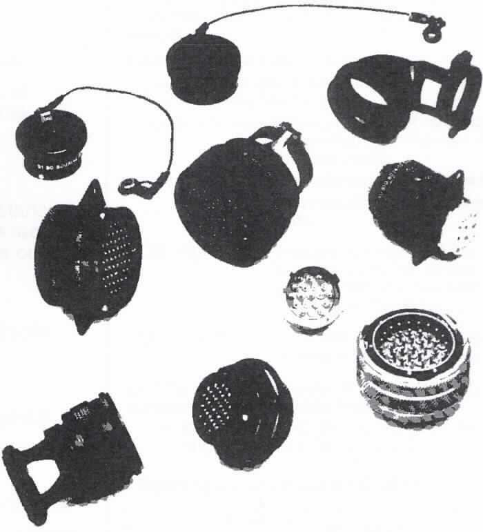 Steckverbindergehäuse, SOU 8106C1006PN01L,
- aus einem spezifisch geformten Metallgehäuse mit einer Kabelklemme und einem Einsatz zur Aufnahme von elektrischen Kontakten (nicht Gegenstand dieser vZTA-Entscheidung),
- zur Verwendung als Gehäuse eines elektrischen Steckers mit Kabelanschluss.

Die Ware ist als "Teil, erkennbar ausschließlich für ein elektrisches Gerät der Position 8536 bestimmt, nicht für Waferprober, keine zusammengesetzte elektronische Schaltung (Baugruppe), nicht für bestimmte Luftfahrzeuge,  nicht von den TARIC-Codes 8538 9099 30 bis 8538 9099 95 erfasst" einzureihen.