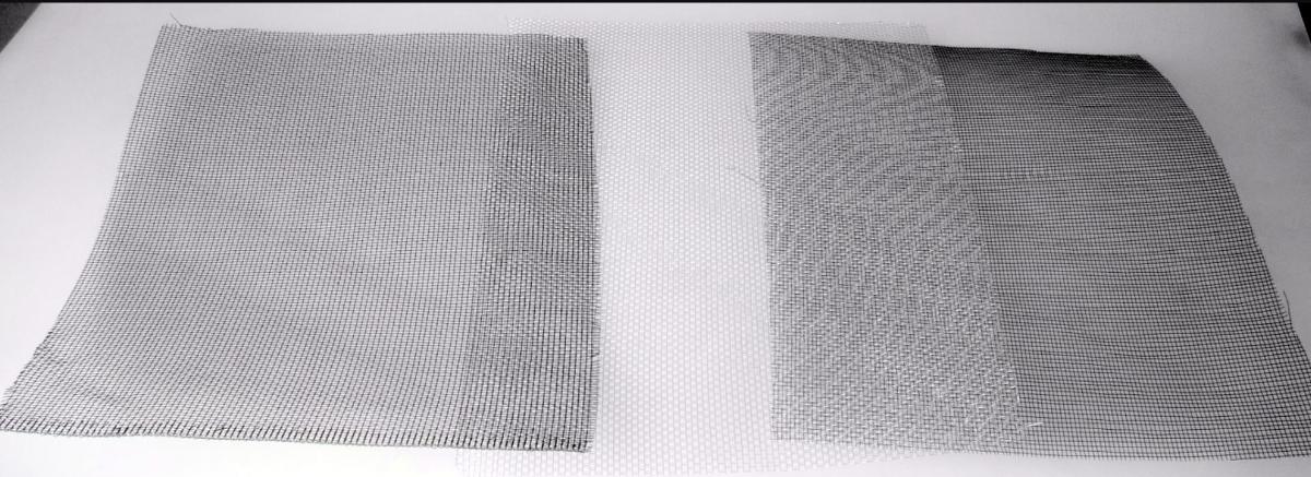 Es handelt sich um rechteckige Gewebe aus beschichtetem Aluminiumdraht in verschiedenen Einfärbungen, auf Rollen gewickelt von 1 bis 300 m Länge (max. Querschnittsabmessung 6 mm oder weniger). Die Waren sollen der Verwendung im Insektenschutz dienen.
- Antragstellerangaben -

Abbildung siehe Anlage.

Derartige Erzeugnisse gehören als "andere (als in den Codenummern 7616 1000 10 0 bis 7616 1000 99 0 genannte) Waren aus Aluminium, Gewebe aus Aluminiumdraht" zur Codenummer 7616 9100 00 0 des Zolltarifs.