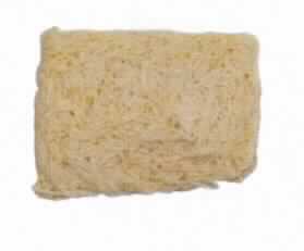 Yakisoba-Nudeln (Nudeln aus Weizenmehl zum Braten, verzehrfertig, tiefgefroren)

Vertrauliche Antragsangaben, ein Warenmuster und Photographien der Originalverpackung lagen vor.
Beschreibung:
Zu einem Portionsblock (13 cm x 10,5 cm x 1,5 cm) ineinander verschlungene lange, gelblich-weiße, tiefge-
frorene, nach dem Auftauen weiche, dünne Nudeln (Durchmesser ca. 0,15 cm), eingeschweißt in einen mit 
dem Namen des Importeurs bedruckten Klarsichtbeutel. Nach den vorliegenden Unterlagen sind 30 Beutel 
à 150 g in einem Karton abgepackt. Der Etikettaufdruck enthält mehrsprachige Angaben zum Erzeugnis 
("YAKISOBA NUDELN Weizennudeln, verzehrfertig, tiefgefroren") und zu den Zutaten (siehe Feld 8). Der 
Karton selbst enthält den Aufdruck "For Restaurant Use" und "Product of Japan, Net Contents 150 g x 30 
bags". Auf dem abgebildeteten Karton ist demgegenüber ein Etikett mit der Angabe "9 kg (2 x (30 x 150 g))" 
aufgeklebt. Die Größe der Verkaufseinheit hat hier auf die Einreihung keinen Einfluss.

Teigware, gekocht, nicht gefüllt und nicht getrocknet, keinen Reis enthaltend.