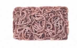 Soba-Nudeln (Nudeln aus Weizen- und Buchweizenmehl, vorgekocht und tiefgefroren)

Beschreibung des vorgelegten Warenmusters:
Etikettierter Kunststofffolienbeutel mit Angaben zum Erzeugnis (Soba-Nudeln; Nudeln hergestellt aus Weizen 
und Buchweizen, verzehrfertig, tiefgefroren; 5 x 200 g) und zu den Zutaten (siehe Feld 8); darin zu fünf quader-
förmigen Portionsblöcken  (15 cm x11 cm x 2,5 cm) zusammengelegte, ineinander verschlungene, lange, bräun-
liche, tiefgefrorene, nach dem Auftauen weiche, feuchte Nudeln mit quadratischem Querschnitt (ca. 2 mm x 2 mm).
Nach den nachträglich vorgelegten Angaben zur Herstellung sind die Nudeln vorgekocht. 

Teigware, gekocht, nicht gefüllt und nicht getrocknet, keinen Reis enthaltend.