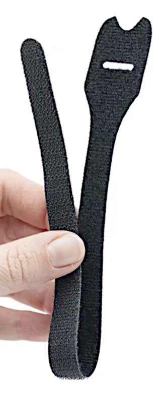 Klettbinder, Foto siehe Anlage,
- laut Antrag 100 Stück, in schwarz; veranschaulicht durch ein Muster in grün/weiß mit einer 
  Gesamtlänge von ca. 30 cm und einer überwiegenden Breite von ca. 1,2 cm; am ca. 4,5 cm 
  langen und sich bis auf ca. 2,7 cm verbreiternden Ende schnallenartig mit einer schlitz-
  förmigen und einer V-förmigen Aussparung gearbeitet; am anderen Ende konvex abgerundet,
- aus einem Textillaminat aus zwei mit ihrer ganzen Fläche aufeinanderliegenden und durch
  Kleben miteinander verbundenen Lagen:
-- mit einer Lage aus einfarbigen (weißen) Samtgeweben der Position 5806 (sog. Hakenband),
-- mit einer Lage aus einfarbigen (grünen), augenscheinlich Schlingengewirken der Position 6001
   (sog. Flauschband),
-- beide Flächenerzeugnisse bestehen laut Antrag aus Chemiefasern,
-- im Hinblick auf den Umfang und die Verwendung sind das Gewirke und das Gewebe gleichbe-
   deutend; somit bestimmt keines der beiden Flächenerzeugnisse den wesentlichen Charakter 
   des Textillaminates; das Textillaminat ist daher der von den gleichermaßen in Betracht kommen-
   den Positionen (5806 / 6001) in der Nomenklatur zuletzt genannten Position zuzuweisen 
   (Gewirke der Position 6001), 
- in anderer als quadratischer oder rechteckiger Form zugeschnitten, somit konfektioniert,
- aufgrund des verwendeten Textillaminates keine Ware des Kapitels 39.

"Andere konfektionierte Waren (Klettbinder) aus Spinnstoffen, aus Gewirken"
