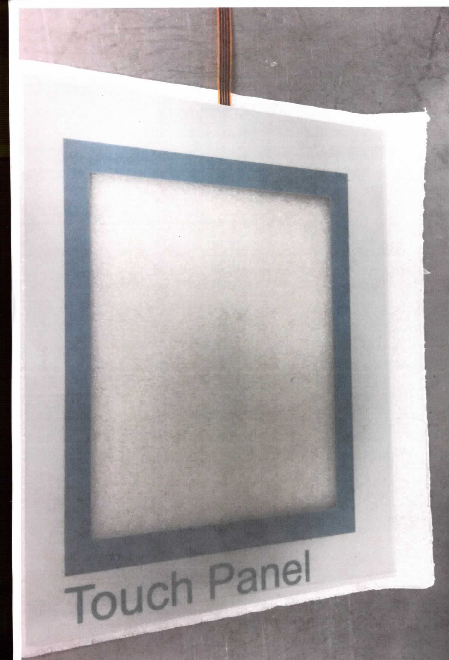Berührungsempfindlicher Bildschirm in Widerstandstechnologie (analog resistiver Touchscreen),
in den Größen 5,7", 6,5", 8,4", 10,4" und 12,1", 
aus einem Glasträger mit einer transparenten leitfähigen Beschichtung, 
mit einer darüberliegenden, ebenfalls mit einer leitenden Schicht versehenen Kunststofffolie, durch Abstandspunkte getrennt und mit einem Folienanschlusskabel ausgestattet, für eine Spannung von weniger als 1000 V, zum Schließen von elektrischen Stromkreisen durch Kontaktierung der beiden leitfähigen Schichten nach Druck auf die Kunststofffolie.

Die Ware ist als "Träger, mit mehreren Geräten der Position 8536 ausgerüstet, zum elektrischen Schalten, für eine Spannung von 1000 V oder weniger, kein Steuerschrank, keine speicherprogrammierbare Steuerung, berührungsempfindliches Dateneingabegerät (sogenannte Touchscreens) ohne Display-Funktionen zum Einbau in Apparate mit Display, deren Funktion auf der Erkennung einer Berührung und der Stelle dieser Berührung auf der Display-Fläche beruht" einzureihen.