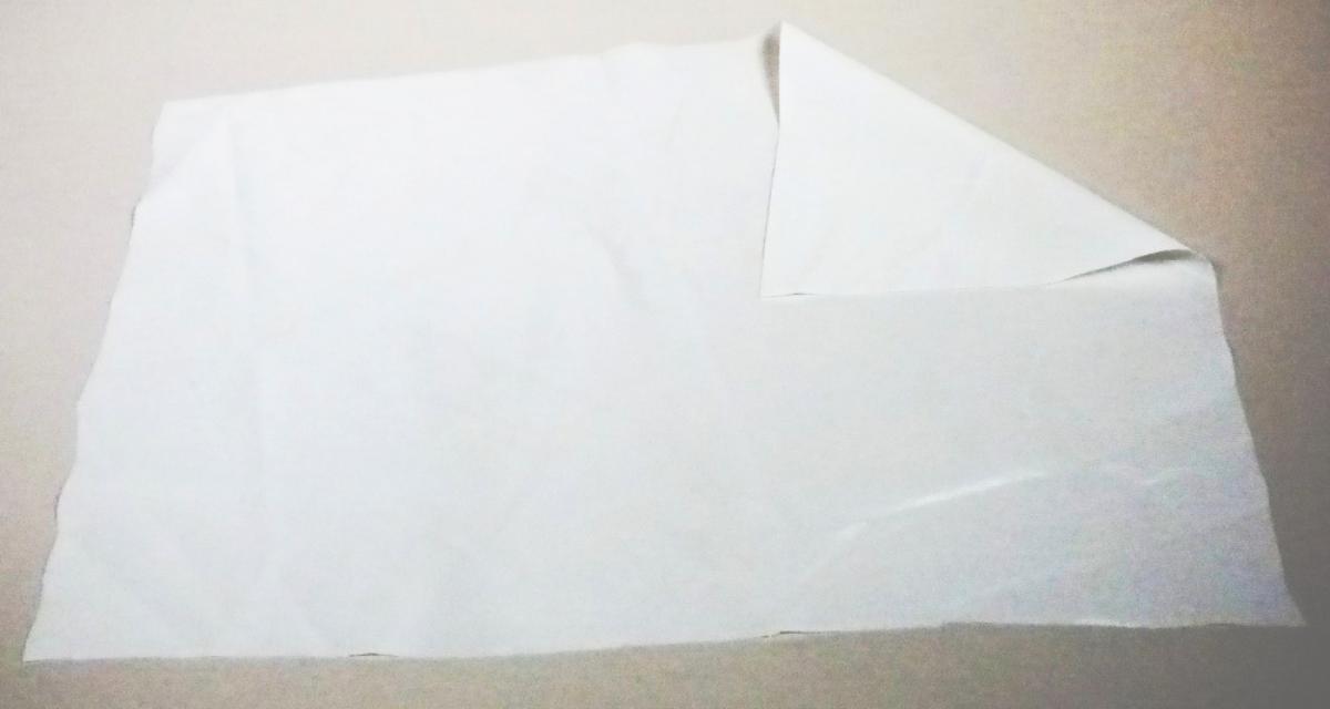 Mit Kunststoff bestrichenes Gewebe, sog. Nässesperre, Foto siehe Anlage,
- als Meterware, mit einer Breite von mehr als 30 cm,
- aus einem Gewebe aus Chemiefasern, das auf der Außenseite (Schauseite) mit dem bloßen Auge
  wahrnehmbar mit Kunststoff (laut Antrag Polyurethan; kein Zellkunststoff) bestrichen ist,
- von Hand bei einer Temperatur zwischen 15 und 30 °C auf einen Dorn von 7 mm Durchmesser
  aufrollbar, ohne rissig zu werden.

"Gewebe, mit Kunststoff (Polyurethan) bestrichen, anderes als solche der Position 5902, anderes als in
 der Unterposition 5903 2090 20 genannte"