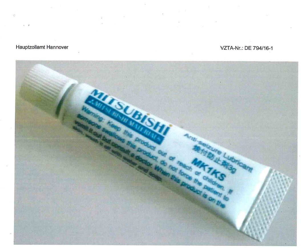 Angaben:
Kupferpaste, bestehend aus metallischem Kupferpulver und Zusätzen, in einer Kunststofftube (3 g) mit Schraubverschluss, wirkt korrosionsabweisend und dient als Gleitmittel für Gewinde.
Die Kupferpaste liegt Wendeplattenwerkzeugen bei und ist als Hilfsmittel lieferbar.

Befund:
Zubereitetes Schmiermittel, Erdöl oder Öl aus bituminösen Mineralien von weniger als 70 GHT enthaltend.