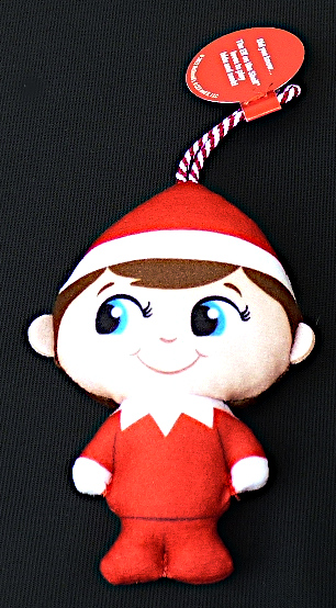 Bei der durch ein Warenmuster veranschaulichten und als "Mc Donald´s - The Elf on the Shelf - 2022", Motiv: Scout Blue Eyed Boy" bezeichneten Ware handelt es sich um eine Puppe
- einen Menschen (Junge) darstellend,
- ca. 10,5 cm groß,
- aus Spinnstoff gefertigt und mit weichem Material befüllt,
- mit durch Nähte abgeteilten Armen und angedeuteten Beinen, die materialbedingt
  beweglich sind,
- mit einem aufgedruckten Gesicht und braunen Haaren,
- durch entsprechende farbliche Darstellung dem Anschein nach mit einem roten Oberteil,
  einer roten Hose, roten Schuhen und einer roten Mütze bekleidet,
- am oberen Ende mit einer Aufhängeschlaufe aus Spinnstoff versehen,
- dient der spielerischen Unterhaltung,
- in einer bunt bedruckten Pappschachtel verpackt.

Derartige Erzeugnisse werden zolltarifrechtlich als "Puppe, die Nachbildung eines Menschen darstellend, keine handgearbeitete Puppe in für das Ursprungsland charakteristischer Volkstracht" eingereiht.