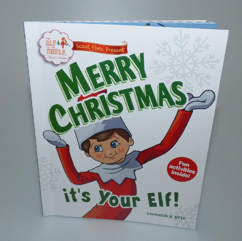 Bei der als "Mc Donald`s - The Elf on the Shelf - 2022, Motiv: Book - Merry Christmas It`s your Elf" bezeichneten Ware handelt es sich um ein mit Text und Abbildungen bedrucktes, broschiertes Druckerzeugnis mit einem festen Umschlag aus Kartonpapier (Format etwa 11,4 x 14,3 cm, Umfang 32 Seiten ohne Umschlag, Klebebindung). Es enthält im Wesentlichen eine reich illustrierte fortlaufende Geschichte für Kinder in englischer Sprache, die sich über 24 Seiten erstreckt. Im Anschluss an die Geschichte sind sieben Seiten enthalten, die mit zwei Malvorlagen und Rätseln (z. B. Suchwortspiel) sowie mit den Lösungen bedruckt sind. Die Ware ist in einer Umschließung aus Pappe verpackt.

Abbildung siehe Anlage.

Derartige Waren gehören als "durch Text charakterisierte, zum Lesen bestimmte Broschüren und ähnliche Drucke, auch illustriert" zur Codenummer 4901 99 00 00 9 des Zolltarifs.