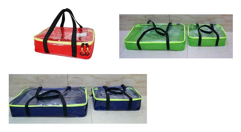 Ähnliches Behältnis, sog. Tasche für Verbandsmaterial/Rettungsmittel, Foto siehe Anlage,
- mit einer Außenseite aus unterschiedlichen Kunststofffolien (laut Antrag aus PVC),
- - an der Oberseite aus klarsichtiger Kunststofffolie,
- - ansonsten aus gefärbter Kunststofffolie mit einem vollständig in die Kunststofffolie
    eingebetteten Kettengewirke aus Spinnstoff,
- mit zwei Tragegurten,
- an den Kanten mit Kunststoffröhrchen verstärkt,
- mit einem entlang des oberen Rands an drei Seiten verlaufenden Reißverschluss,
- - ungefüttert; innen mit einem offenen, klarsichtigen Einschubfach (sog. Kennzeichnungsfach)
    ausgestattet,
- laut Antrag in unterschiedlichen Abmessungen:
- - 35 cm (Breite) x 27 cm (Tiefe) x 10 cm (Höhe),
- - 55 cm (Breite) x 35 cm (Tiefe) x 10 cm (Höhe); vorgelegtes Warenmuster,
- soll der Aufnahme von Verbandsmaterial/Rettungsmittel dienen.

"Ähnliches Behältnis, anderes als in den Unterpositionen 4202 1110 bis 4202 3900 genannte, mit Außen-
 seite aus Kunststofffolien, anderes als in den Unterpositionen 4202 9211 und 4202 9215 genannte"