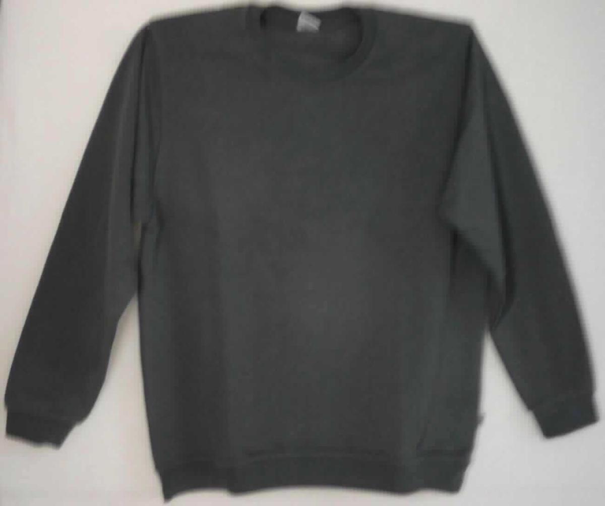 Pullover, sog. Sweatshirt für Sie & Ihn, Art. 1623-193-53, Größe M, Foto siehe Anlage, 
- in einem Polybeutel verpackt,
- aus ca. 1,2 mm dicken (u. a. somit kein Unterziehpulli), einfarbigen Gewirken aus laut Antrag 55 % Baumwolle
  und 45 % Polyester (synthetische Chemiefasern),
- über den Schritt reichend (Rückenlänge: ca. 73 cm),
- mit einem runden Ausschnitt,
- ohne Öffnung und ohne Verschluss; ohne Hinweise auf den Trägerkreis (unisex),
- mit langen Ärmeln, an den Ärmelenden mit leicht verengenden Bündchen,
- am unteren Rand mit einem angesetzten, leicht verengenden Bund.

"Pullover, aus Gewirken, aus Baumwolle, kein Unterziehpulli, für Frauen"