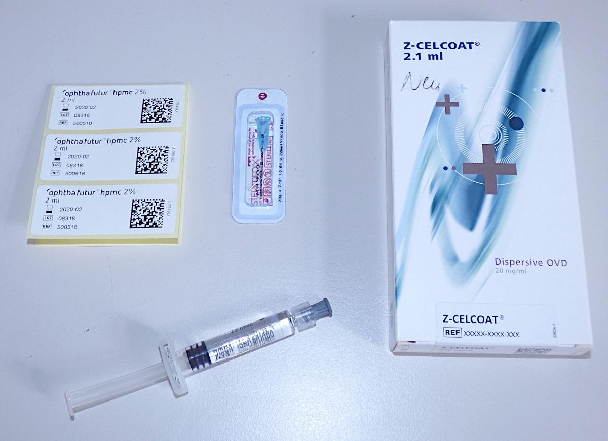 Arzneiware; Viskoelastikum

Bei der Ware handelt es sich nach den vorliegenden Angaben um eine sterile viskoelastische Lösung für die Kataraktchirurgie. Die Flüssigkeit ist in eine Spritze abgefüllt, steril verpackt und in einem bunt bedruckten Pappfaltkarton mit Beipackzettel für den Einzelverkauf aufgemacht. Informationen zur Art der Anwendung, zur Dosierung und zu den Inhaltsstoffen liegen vor.

Die Ware ist als Arzneiware zu therapeutischen Zwecken, dosiert und in Aufmachung für den Einzelverkauf, in die Position 3004 der Kombinierten Nomenklatur einzureihen.