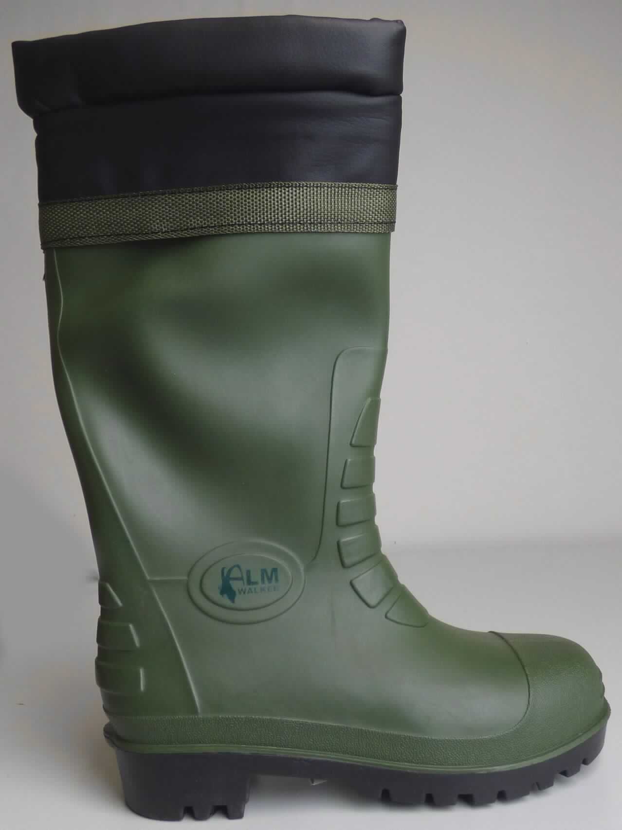 Stiefel (lt. Antrag: "Gummistiefel mit Kunstfell-Futter, Größe 38", Foto siehe Anlage)
- wasserdicht,
- mit Laufsohlen aus (lt. Antrag) Kunststoff,
- mit Oberteil aus (lt. Antrag) Kunststoff; das Oberteil ist weder mit der Laufsohle noch selbst durch 
  Nähen, Nieten, Nageln, Schrauben, Stecken oder ähnliche Verfahren zusammengefügt,
- mit einem herausnehmbaren Innenfutter,
- ohne Metallschutz in der Vorderkappe,
- bis über die Wade reichend.

"Wasserdichte Schuhe mit Laufsohlen und Oberteil aus Kunststoff, bei denen weder das Oberteil mit der Laufsohle 
 noch das Oberteil selbst durch Nähen, Nieten, Nageln, Schrauben, Stecken oder ähnliche Verfahren 
 zusammengefügt ist, andere als in der Unterposition 6401 1000 genannte, den Knöchel, jedoch nicht das Knie 
 bedeckend"