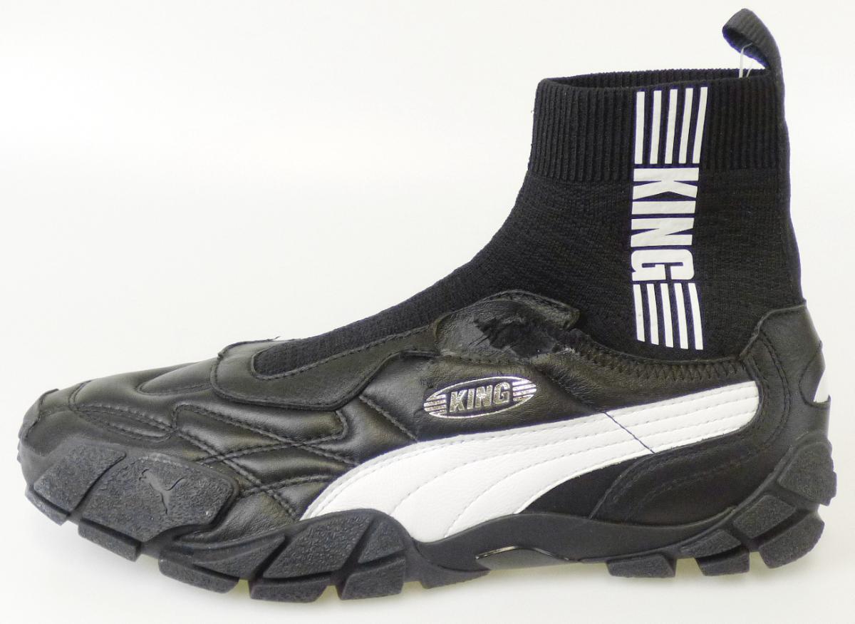 Trainingsschuhähnliche Schuhe, sog. Schuh Centaur King, Art.-Nr. 374460, Foto siehe Anlage,
- in From eines Stiefels, mit strumpfähnlicher Einstiegsöffnung,
- mit Laufsohlen aus (laut Antrag) Kautschuk,
- mit Oberteil aus Spinnstoff (somit keine Ware der Position 6403),
- auf das Oberteil sind großflächig Verstärkungsteile aus Leder und Spinnstoff aufgesetzt.

"Trainingsschuhähnliche Schuhe (Stiefel), mit Laufsohlen aus Kautschuk und Oberteil aus Spinnstoffen"