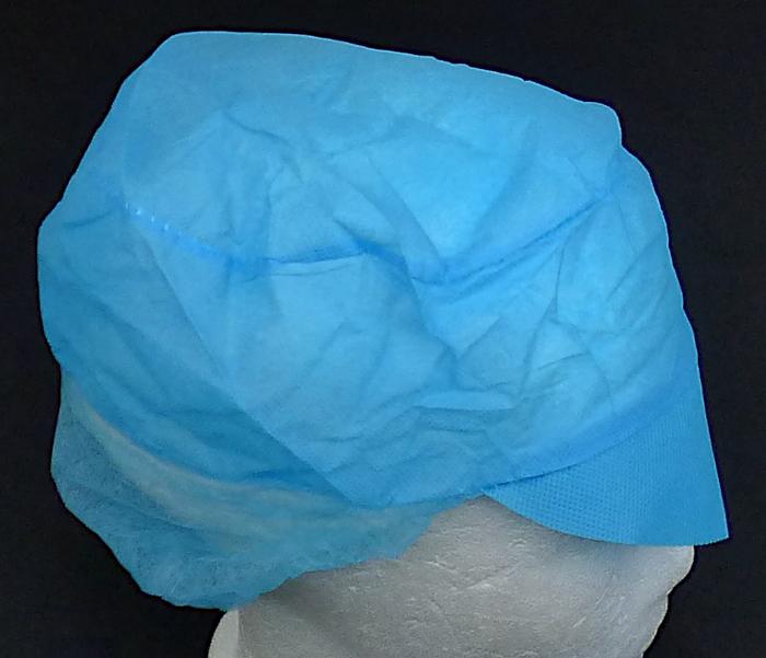 Kopfbedeckung, sog. Vlieshaube mit Schirm, Foto siehe Anlage,
- durch Zusammennähen von mehreren Stücken von Spinnstofferzeugnissen (Vliesstoff
  aus laut Antrag synthetischen Spinnstoffen) hergestellt,
- im Bereich des Nackens mit einer zusätzlichen Haarbedeckung aus Vliesstoff,
- - am Rand mit einem elastischen Gummiband verengt,
- mit einem angenähten Schirm aus Vliesstoff,
- mit einem Durchmesser von ca. 17 cm,
- in unterschiedlichen Farben,
- zur Verwendung als Schutzhaube zum Bedecken des gesamten Haares.

"Kopfbedeckung, aus mehreren Stücken von Spinnstofferzeugnissen hergestellt,
 Mütze mit Schirm"