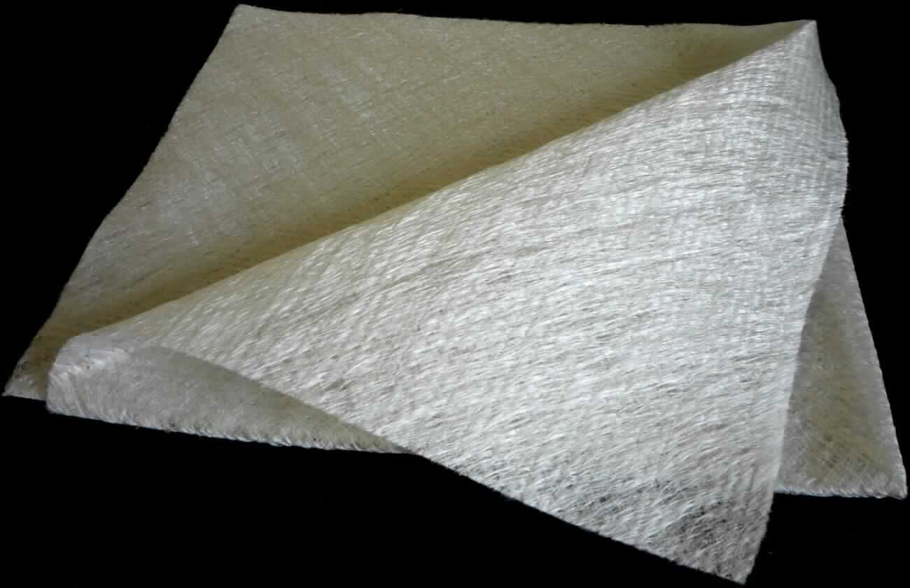 Vliesstoff, Foto siehe Anlage,
- als Meterware, rechteckig zugeschnitten (somit nicht konfektioniert); in den Abmessungen von ca. 55 cm x 51 cm,
- laut Untersuchungsergebnis:
-- aus synthetischen Filamenten (laut Antrag Polypropylen),
-- genadelt und thermisch verfestigt, 
-- einlagig,
-- kein melt blown,
-- weder bestrichen noch überzogen,
-- mit einem Quadratmetergewicht von mehr als 70 g bis 150 g.

"Vliesstoff, aus synthetischen Filamenten, mit einem Quadratmetergewicht von mehr als 70 g bis 150 g, nicht 
 bestrichen oder überzogen, andere als in den Unterpositionen 5603 1390 10 und 5603 1390 20 genannte"