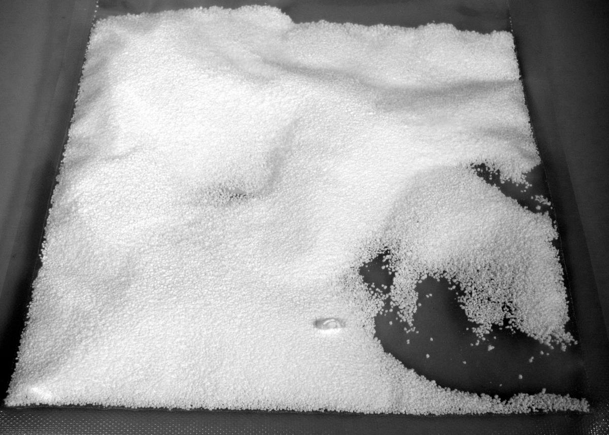 Angaben:
Sorbitol Sachcharin Blend. D-Sorbit mit Zusatz von 1 ‰ 1,2-Benzisothiazol-3-on-1,1-dioxid (Saccharin). Die Ware wird zur Herstellung von Lebensmitteln verwendet.

Befund:
Chemische Erzeugnisse und Zubereitungen der chemischen Industrie oder verwandter Industrien (einschließlich Mischungen von Naturprodukten), anderweit weder genannt noch inbegriffen; chemische Erzeugnisse oder Zubereitungen, überwiegend aus organischen Verbindungen bestehend, anderweit weder genannt noch inbegriffen; andere.