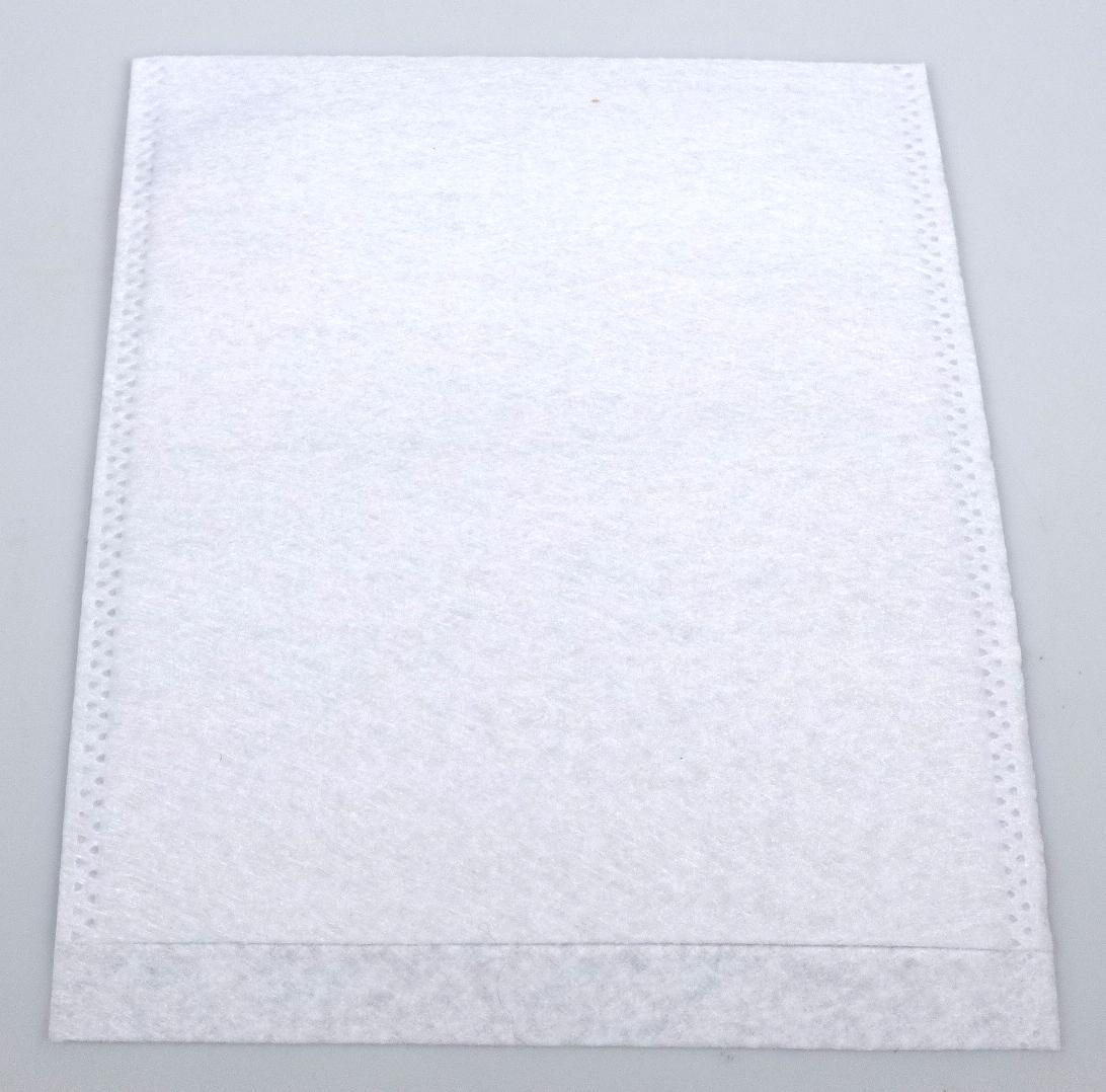 Waschhandschuh, Foto siehe Anlage,
- in rechteckiger Form, mit den Abmessungen (L x B): 22 cm x 15 cm,
- aus einem ca. 0,5 mm dicken, einfarbigen Vliesstoff aus laut Antrag Polyester (Chemiefasern),
- an einer Schmalseite umgeschlagen und durch Heißbinden an den beiden Längsseiten zu
  einem Waschhandschuh zusammengefügt (somit konfektioniert),
- wird zur Körperpflege verwendet.

"Wäsche zur Körperpflege (Waschhandschuh), aus Spinnstoffen, aus Chemiefasern, aus Vliesstoff"
