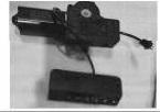 "Ersatzmotor für Höhenverstellung"
aus verschiedenen Bestandteilen zusammengesetzten Ware,
bestehend aus:
 
- einem Gleichstrommotor (Haupttätigkeit), mit einer Leistung von maximal
  90 W, angebaut an einem Gehäuse mit Getriebe und einer Leiterplatte, in
  Form einer kombinierten Maschine
 
- einer Einheit mit Schaltern und Anzeige zum Bedienen des oben genannten
  Elektromotors
 
- alle Bestandteile über elektrische Kabel miteinander verbunden
 
- zum Einbau in Schreibtische als elektrischer Antrieb für die Höhenverstellung
 
Die kombinierte Maschine (Gleichstrommotor) bestimmt aufgrund der
Bedeutung für die Verwendung den Charakter der aus verschiedenen
Bestandteilen zusammengesetzten Ware.

 Die Erzeugnisse gehören als "Elektromotoren mit einer Leistung von mehr als
37,5 W, andere Gleichstrommotoren, mit einer Leistung von weniger als 750 W,
nicht von den TARIC-Codes 8501 3100 10 bis 8501 3100 85 erfasste" zur
Codenummer 8501 3100 99 0 des Zolltarifs.