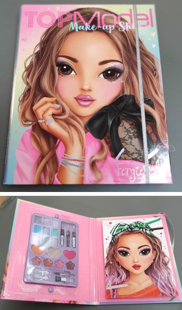 Schminkmittel für die Augen; Malblock mit Lidschattenpalette

Bei der Ware handelt es sich nach den vorliegenden Angaben nach um eine Zusammenstellung aus einem Malblock mit schminkbaren Seiten in einer Gummizugmappe mit Make-Up Palette bestehend aus:
- 9 x Lidschatten
- 3 x Rouge
- 4 x Lipgloss
- 3 x Eyeliner
- 4 x Applikatoren.

Die Schminkmittel sind in Kavitäten in einer violetten Tiefziehplastikschale in der Mappe mit dem Malblock für den Einzelverkauf aufgemacht.
Es handelt sich um eine Warenzusammenstellung, da die Bestandteile der Befriedigung eines gemeinsamen Bedarfs oder der Ausübung einer bestimmten Tätigkeit dienen (Schminken). Als charakterbestimmend werden hinsichtlich der Menge und des Umfangs die Schminkmittel für die Augen angesehen.

Die Ware ist als Schminkmittel für die Augen, in Aufmachung für den Einzelverkauf, in die Unterposition 3304 2000 der Kombinierten Nomenklatur einzureihen.