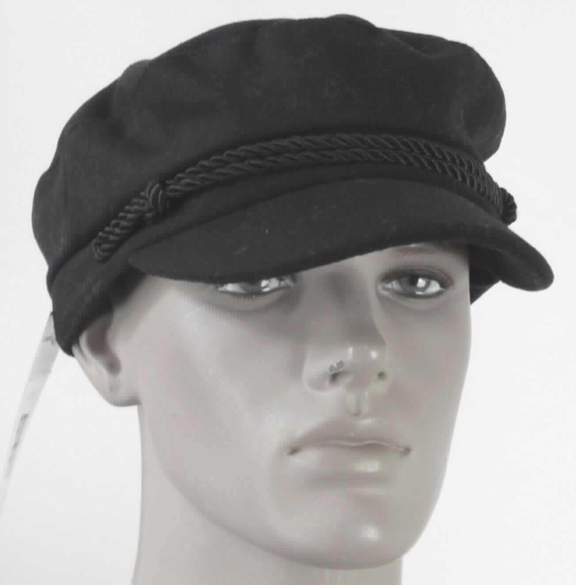 Kopfbedeckung, sog. Schiffermütze, Foto siehe Anlage, 
- durch Zusammennähen von Stücken aus Spinnstofferzeugnissen (Gewebe aus laut Antrag Polyester
  und Polyacryl) hergestellt,
- gefüttert und mit einem Schweißband ausgestattet,
- im hinteren Teil elastische verengt,
- im vorderen Bereich mit einer geflochtenen Zierkordel ausgestattet,
- mit einem angenähten Schirm. 

"Kopfbedeckung, aus mehreren Stücken von Spinnstofferzeugnissen hergestellt, Mütze, mit Schirm"