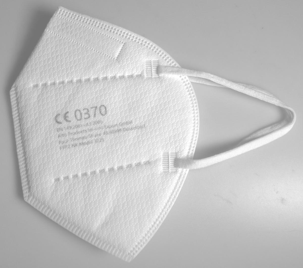 Gesichtsschutzmasken, sog. Atemschutzmaske FFP2, NR, Art. 3229, Foto siehe Anlage,
- in einem Polybeutel verpackt,
- dem Mund- und Nasenbereich angepasst gearbeitet,
- dreilagig, aus unterschiedlich strukturierten Vliesstoffen der Position 5603 aus laut Antrag 
  Chemiefasern,
- im Nasenbereich zur Unterstützung der optimalen Anpassung mit einem eingearbeiteten Streifen
  aus augenscheinlich Kunststoff, in den zwei Drähte aus augenscheinlich unedlem Metall
  eingelassen sind,
- an den Seiten mit jeweils einem elastischen Band zur Befestigung am Kopf ausgestattet,
- laut Antrag filtrierende Halbmaske FFP2, der Norm EN149 entsprechend,
- durch Zusammenfügen konfektioniert.

"Andere konfektionierte Ware (Gesichtsschutzmaske), aus Spinnstoffen, aus Vliesstoffen, filtrierende
 Halbmaske FFP2 gemäß EN 149"