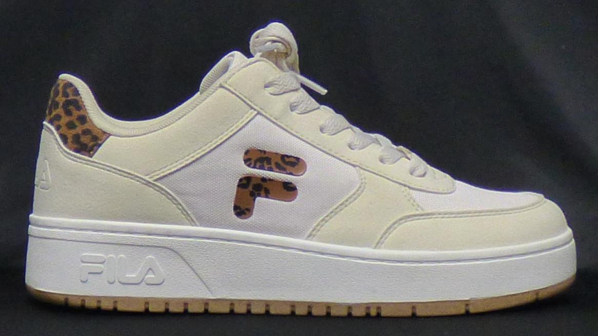 Halbschuhe, Größe 37, Foto siehe Anlage,
- mit Laufsohlen aus laut Antrag Kunststoff,
- mit Oberteil aus Spinnstoff, somit keine Ware der Position 6402,
- auf das Oberteil sind Verstärkungsteile aus Kunststoff (Spinnstoff mit einer mit bloßem Auge 
  wahrnehmbaren Außenschicht aus Kunststoff) und Spinnstoff aufgesetzt,
- mit Schnürsenkelverschlusses,
- seitlich, auf der Lasche sowie im Bereich der Ferse und des Schnürsenkels mit Firmenlogos.

"Schuhe mit Laufsohlen aus Kunststoff und Oberteil aus Spinnstoffen, andere als in den Unter-
 positionen (KN) 6404 1100 bis 6404 1910 genannte"