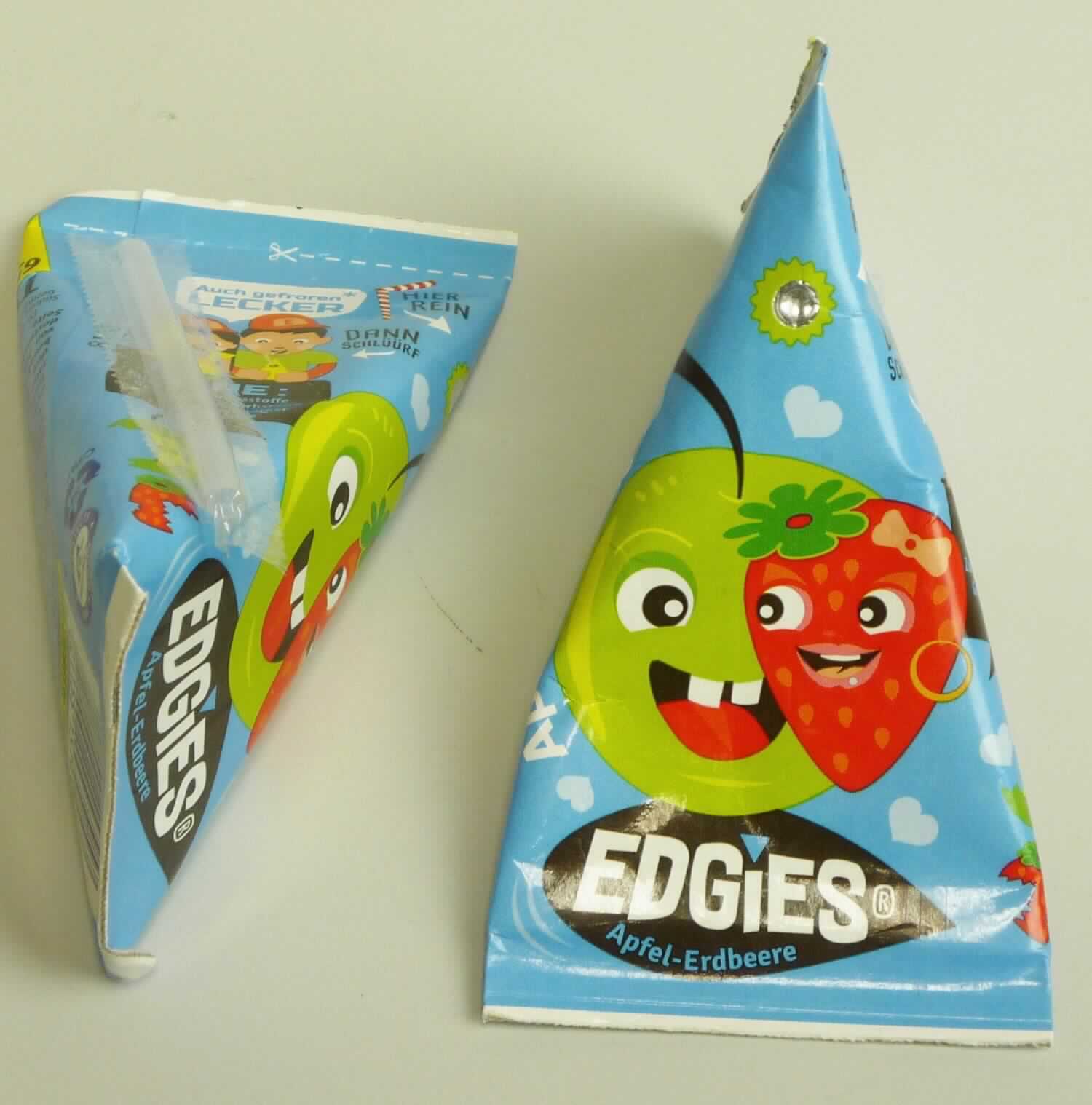 Smoothie.

Antragsangaben: EDGIES Apfel-Erdbeer Mix, in Aufmachung für den Einzelverkauf. Nährwerte, Kohlenhydrate: 14,4 g. Zutaten: Apfelpüree (50 %), Apfelsaft (29,3 %), Erdbeerpüree (20 %), Erdbeersaft (0,7 %).

Beschaffenheit des vorgelegten Warenmusters: Getränkekarton in Tetraederform mit angeklebtem Trinkhalm, darin eine rotbraune, trübe, fein pürierte Flüssigkeit, süß, säuerlich, fruchtig nach Apfel und Erdbeere schmeckend, unmittelbar trinkbar.
Alkohol (gemäß Angabe): nicht enthalten. Milch oder Milcherzeugnisse (gemäß Angabe): nicht enthalten.

Nach ihren Beschaffenheitsmerkmalen handelt es sich bei der Ware um eine für den menschlichen Genuss geeignete und bestimmte Flüssigkeit. Eine solche Ware wird durch die Position 2202 der KN erfasst.

Nicht alkoholhaltiges Getränk, anderes als in den UPos 2202 1000 bis 2202 9915 der KN genannt, Zucker enthaltend (Saccharose oder Invertzucker), anderes.