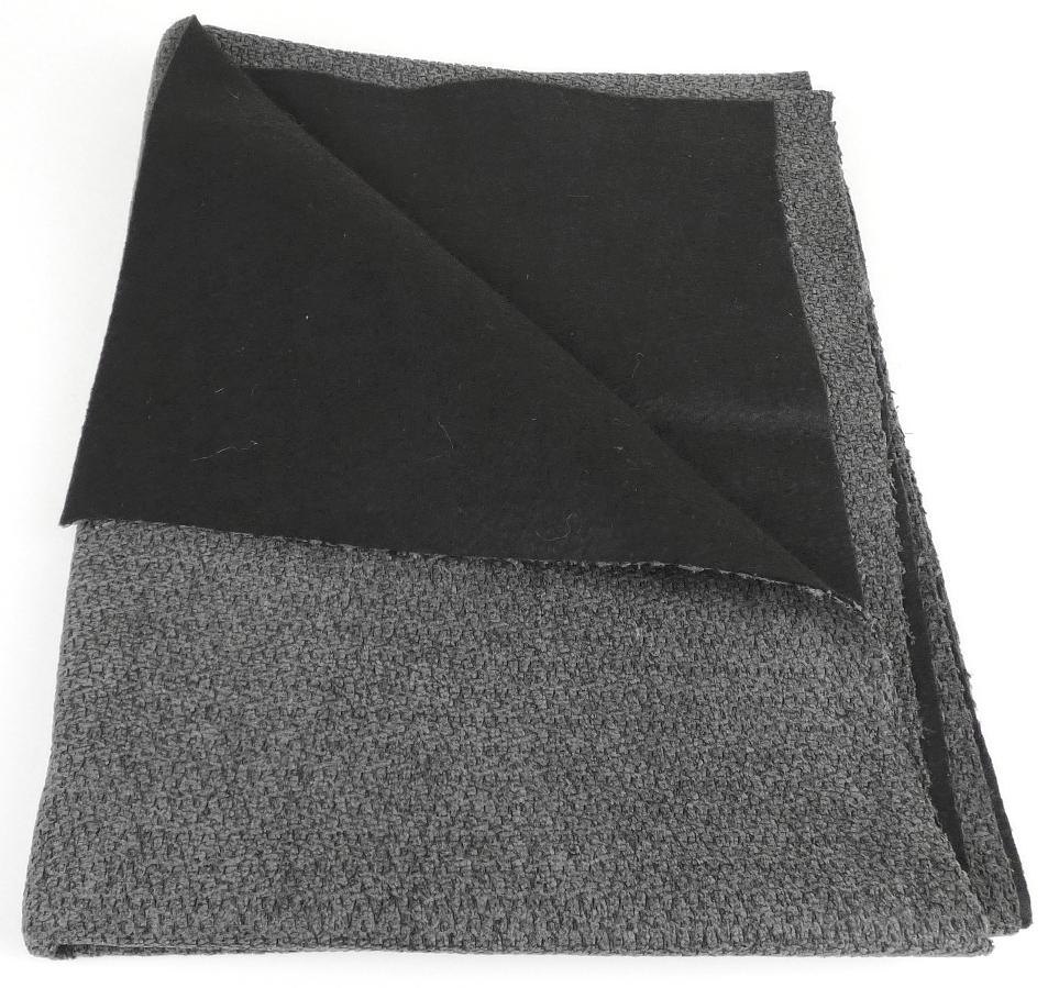 Textillaminat, sog. Möbelbezugsstoff, Art. Sinatra, Foto siehe Anlage,
- als Meterware, mit einer Breite von laut Antrag 145 cm,
- laut Untersuchungsergebnis:
-- aus zwei mit ihrer ganzen Fläche aufeinanderliegenden und so miteinander durch Kleben
   verbundenen Lagen:
--- mit einer Oberlage (Schauseite):
---- aus einem gerauten und buntgewebten Gewebe (melierte Garne) in Musterbindung aus
      ungezwirnten, nicht hochfesten Garnen,
---- mit Kettgarnen aus texturierten synthetischen Filamenten (laut Antrag Polyester),
---- mit Schussgarnen aus texturierten, synthetischen Mikrofilamenten, bestehend aus
      Bikomponetenfasern mit Matrix/Fibrillen-Struktur (Matrix: aus Polyamid, Fibrillen: aus Polyester),
---- die Antragsangaben von 92 GHT Polyester und 8 GHT Nylon können als zutreffend angesehen
      werden,
--- mit einer Unterlage:
---- aus einem Nadelfilz aus synthetischen Chemiefasern,
- das die Schauseite bildende Gewebe verleiht der Ware insbesondere im Hinblick auf die Verwendung
  als Möbelstoff ihren wesentlichen Charakter.

"Gewebe aus Garnen aus synthetischen Filamenten, anderes als in den Unterpositionen 5407 10 bis
 5407 44 genannte, mit einem Anteil an texturierten Polyester-Filamenten von mehr als 85 GHT,
 buntgewebt"
