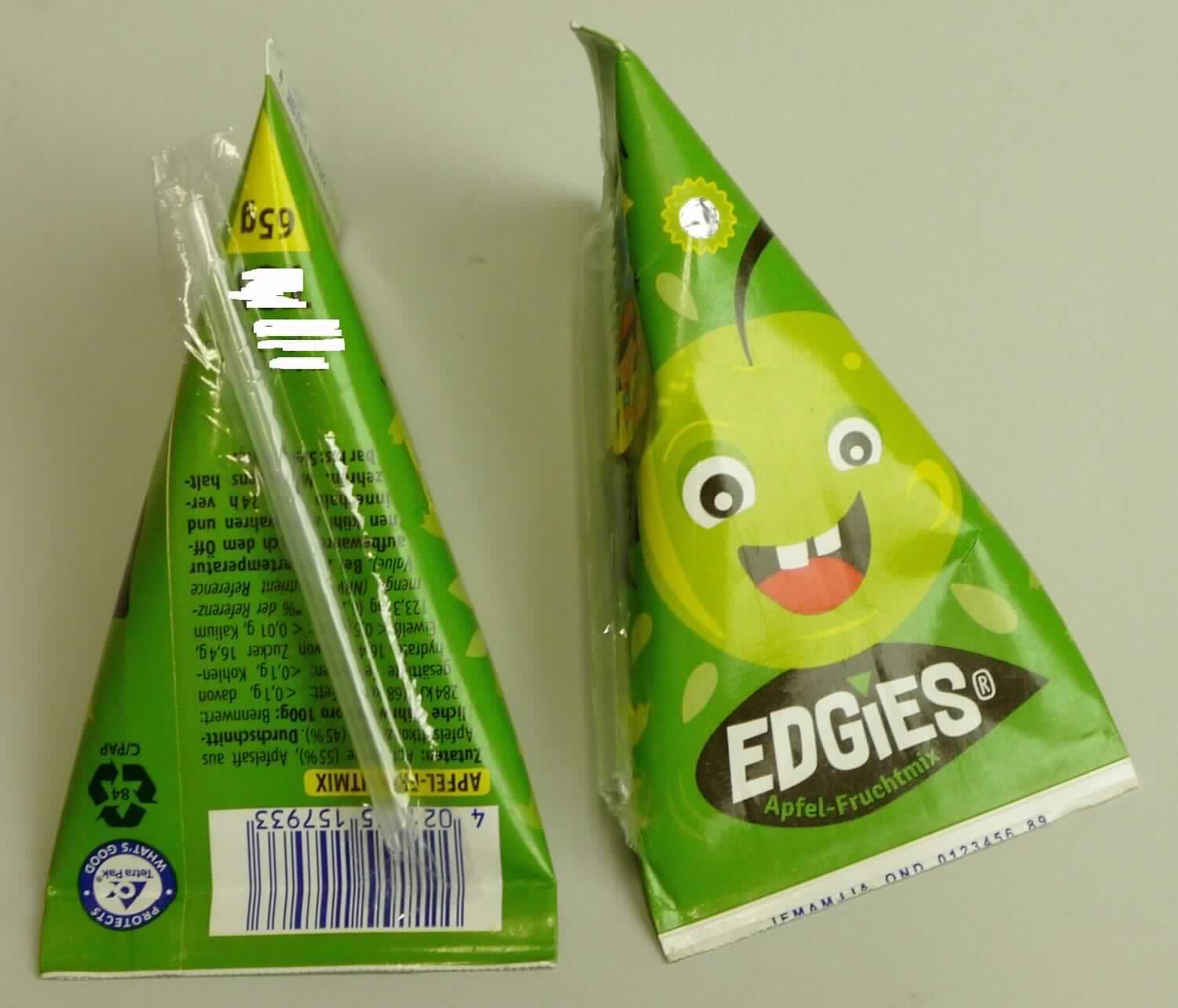 Smoothie.

Antragsangaben: EDGIES Apfel Mix, in Aufmachung für den Einzelverkauf. Nährwerte, Kohlenhydrate: 16,4 g. Zutaten: Apfelpüree (55 %), Apfelsaft (45 %).

Beschaffenheit des vorgelegten Warenmusters: Getränkekarton in Tetraederform mit angeklebtem Trinkhalm, darin eine beigebraune, trübe, fein pürierte Flüssigkeit, süß, säuerlich, fruchtig nach Apfel schmeckend, unmittelbar trinkbar.
Alkohol (gemäß Angabe): nicht enthalten. Milch oder Milcherzeugnisse (gemäß Angabe): nicht enthalten.

Nach ihren Beschaffenheitsmerkmalen handelt es sich bei der Ware um eine für den menschlichen Genuss geeignete und bestimmte Flüssigkeit. Eine solche Ware wird durch die Position 2202 der KN erfasst.

Nicht alkoholhaltiges Getränk, anderes als in den UPos 2202 1000 bis 2202 9915 der KN genannt, Zucker enthaltend (Saccharose oder Invertzucker), anderes.