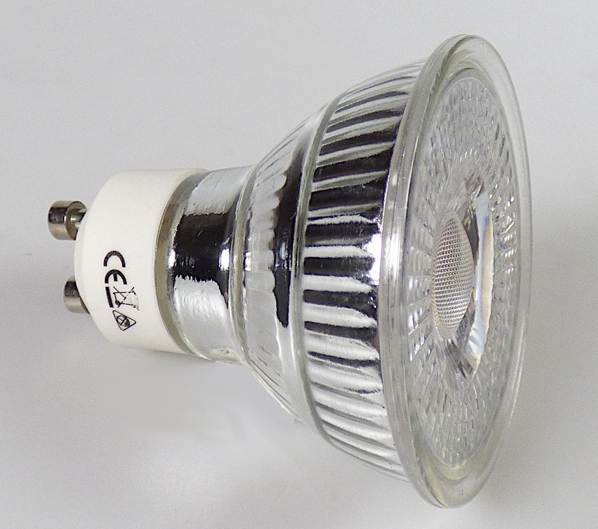 LED Premium Glas Reflektor GU10 4,5W 355 Lumen warmweiß
2700K 38°, EAN: 4251351805837 (Abbildung siehe Anlage),
- elektrische Lichtquelle in Form einer Leuchtdiodenlampe (LED-Lampe),
  mit einem LED-Modul mit mehreren LEDs und elektrischen Bauelementen
  für die Stromversorgung und -regelung, einem Gehäuse mit Reflektor und
  einem GU10-Stecksockel zum Befestigen in einer Lampenfassung,
- zur Verwendung als elektrische Lichtquelle zum einfachen Einsetzen/Austausch in Leuchten bestimmt,
- in einem bedruckten Verkaufskarton verpackt (laut Muster).

„Leuchtdiodenlichtquelle (LED-Lichtquelle), Leuchtdiodenlampe (LED-Lampe)“