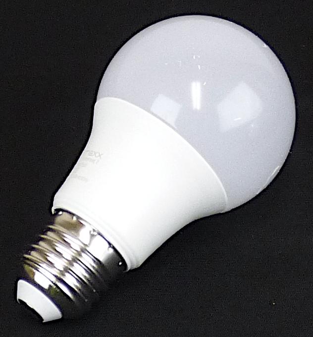 LED Leuchtmittel 9W = 60W E27 820 Lumen kaltweiß 6500K Tageslicht
EAN: 4251351805066 (Abbildung siehe Anlage),
- elektrische Lichtquelle in Form einer Leuchtdiodenlampe (LED-Lampe),
  mit mehreren Leuchtdioden und weiteren elektrischen Bauelementen für die
  Stromversorgung und -regelung auf einer Leiterplatte, mit einem bulbenförmigen,
  matten Kunststoffkolben und E27 Schraubsockel zum Befestigen in einer Lampenfassung,
- zur Verwendung als Leuchtmittel zum einfachen Einsetzten/Austauschen in
  Leuchten bestimmt,
- in einem bedruckten Verkaufskarton verpackt (lt. Muster).

„Leuchtdiodenlichtquelle (LED-Lichtquelle), Leuchtdiodenlampe (LED-Lampe)“