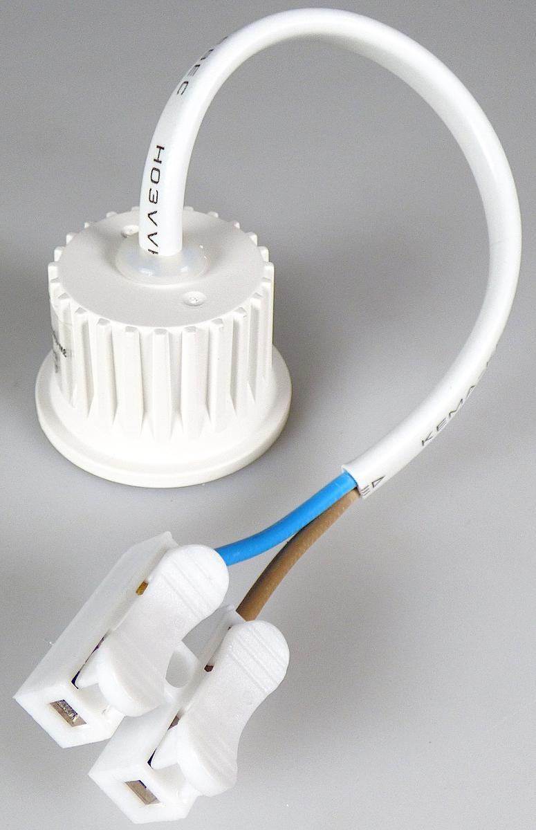 LED Modul MR11 3W 240lm 230V 4000K MATT 35x22mm,
EAN: 4251351807442 (Abbildung siehe Anlage),
- elektrische Lichtquelle in Form eines Leuchtdiodenmoduls (LED-Modul),
  basierend auf mehreren Leuchtdioden (SMD LED), die in Schaltkreisen
  auf einer gedruckten Schaltung angeordnet sind, diskrete passive
  Bauelemente und Waren der Position 8542 für die Stromversorgung
  und -regelung enthaltend, in einem spezifischen zylindrischen Einbau-Modulgehäuse
  mit matter Abdeckung und zweipoligem Anschlusskabel mit Klemmanschluss,
- zur Verwendung als Leuchtmittel für Allgemeinbeleuchtungszwecke,
- in einem bedruckten Verkaufskarton verpackt (laut Muster).

„Leuchtdiodenlichtquelle (LED-Lichtquelle), Leuchtdiodenmodul (LED-Modul)“