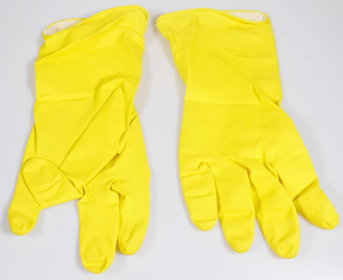Angaben des Antragstellers:
Haushaltshandschuhe in verschiedenen Größen (S, M, L, XL)
Die Handschuhe sind aus Latex gefertigt, innen mit Baumwolle beschichtet und geeignet für Putz- und Pflegearbeiten im Haushalt.
Aufgemacht sind die Handschuhe paarweise in einem bedruckten Kunststoffbeutel mit rückseitig aufgedruckten Informationen.

Feststellungen an einem Warenmuster:
Es wurde ein Paar Fingerhandschuhe mit strukturierter Handinnenfläche aus einem gelben, elastischen Material und einer geringen Beflockung auf der Innenseite vorgelegt.
Die Handschuhe befinden sich paarweise in Aufmachung für den Einzelverkauf in einem bedruckten Kunststofffolienbeutel (Kennzeichnung (Auszug): "LATEX-HANDSCHUHE").

Befund:
Es liegen Fingerhandschuhe aus Weichkautschuk im Sinne der Position 4015 vor.