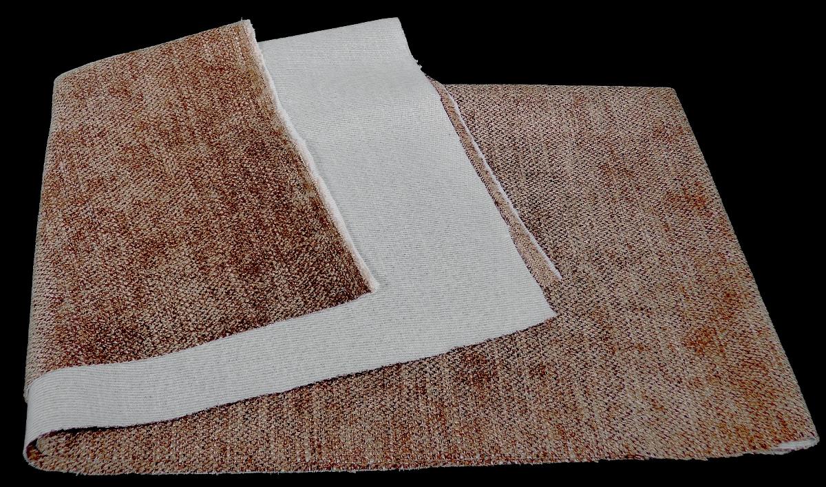 Textillaminat, Foto siehe Anlage, 
- als Meterware, mit einer Breite von laut Antrag 140 cm, 
- aus zwei mit ihrer ganzen Fläche aufeinanderliegenden und so miteinander durch Kleben
   verbundenen Lagen: 
-- mit einer Oberlage (Schauseite): 
--- aus einem Chenillegewebe, 
--- aus Chenillegarnen und anderen Garnen; beide aus synthetischen Chemiefasern (laut Antrag
     Polyester), 
-- mit einer Unterlage: 
--- aus einem gerauten Kuliergewirke aus synthetischen Chemiefasern, 
- das Chenillegewebe weist eine samtartige Oberfläche auf,
- das die Schauseite bildende Chenillegewebe verleiht der Ware insbesondere im Hinblick auf die
  Bedeutung in Bezug auf die Verwendung ihren wesentlichen Charakter.

"Chenillegewebe, keine Ware der Positionen 5802 oder 5806, aus Chemiefasern"