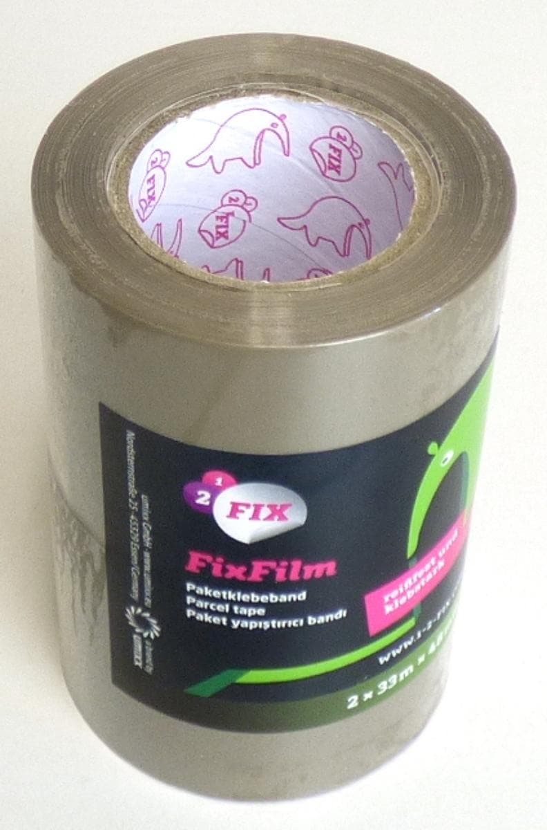 Angaben des Antragstellers:
Packband (Klebeband)

Feststellungen an einem Warenmuster:
Es wurden 2 selbstklebende Bänder auf einer Pappspule vorgelegt. Die Bänder sind braun und haben eine Breite von ca. 4,8 cm. Die Trägerfolie besteht aus Polypropylen und der Kleber aus einem Acrylat.

Befund:
Es handelt sich um selbstklebende Bänder aus Kunststoff der Unterposition (KN) 3919 1080.