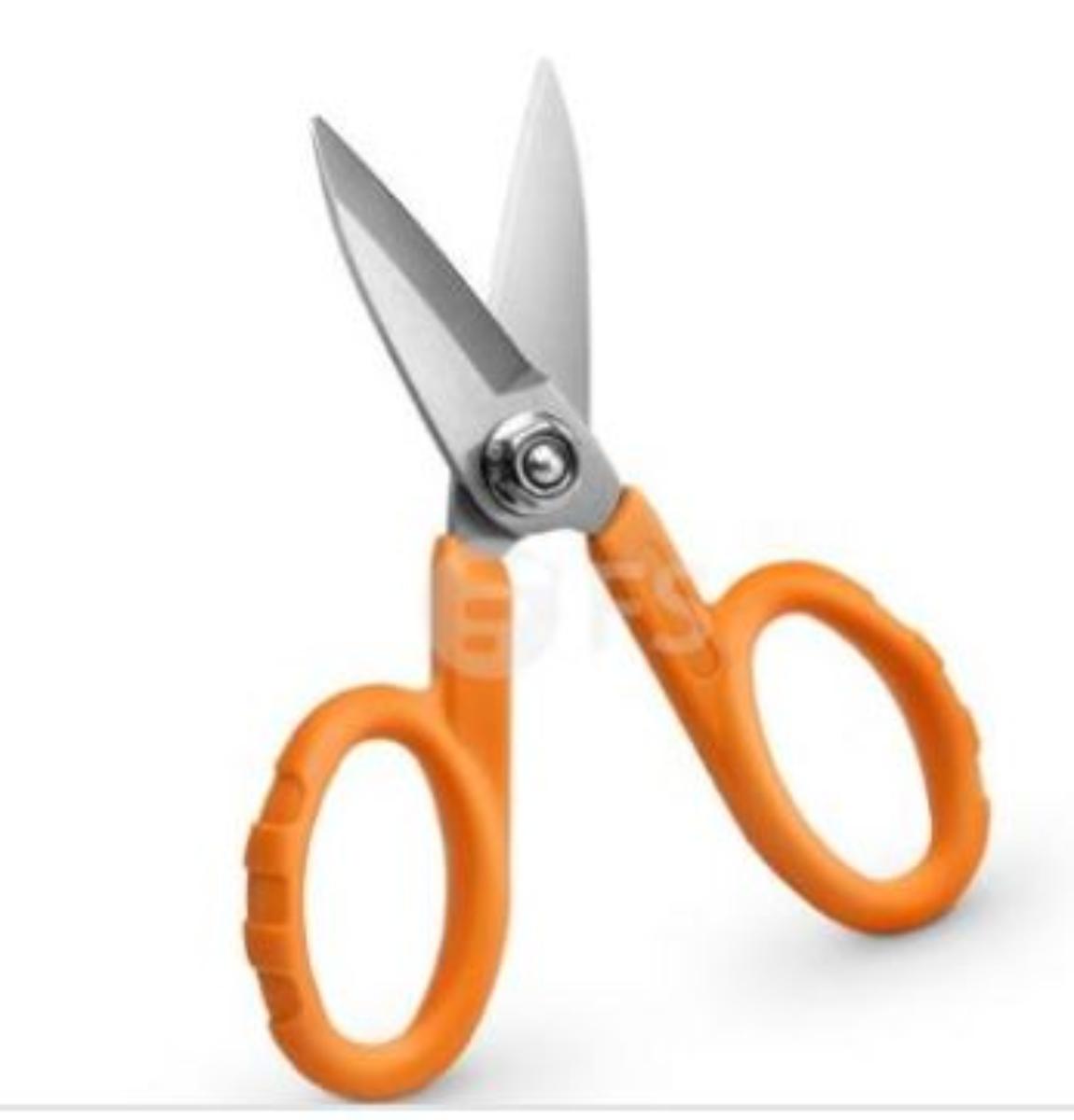 "Kevlar-Faserschere"

- bestehend aus zwei um einen Stift x-förmig beweglich gelagerten Scherenblättern aus unedlem Metall
  (Kohlenstoffstahl), die an den Enden Griffschalen aus Kunststoff (PVC) aufweisen

- die Griffschalen sind zur leichteren Handhabung jeweils zu einer Öse zum Durchstecken eines Fingers
  ausgearbeitet

- geeignet zum Schneiden von Kevlarfasern

- mit einer Länge von ca. 140 mm und einem Gewicht von ca. 0,079 kg

(Antragstellerangaben)

Abbildung siehe Anlage

Derartige Erzeugnisse gehören als "Scheren, mit arbeitendem Teil aus unedlem Metall" zum TARIC-Code 8213 0000 00.