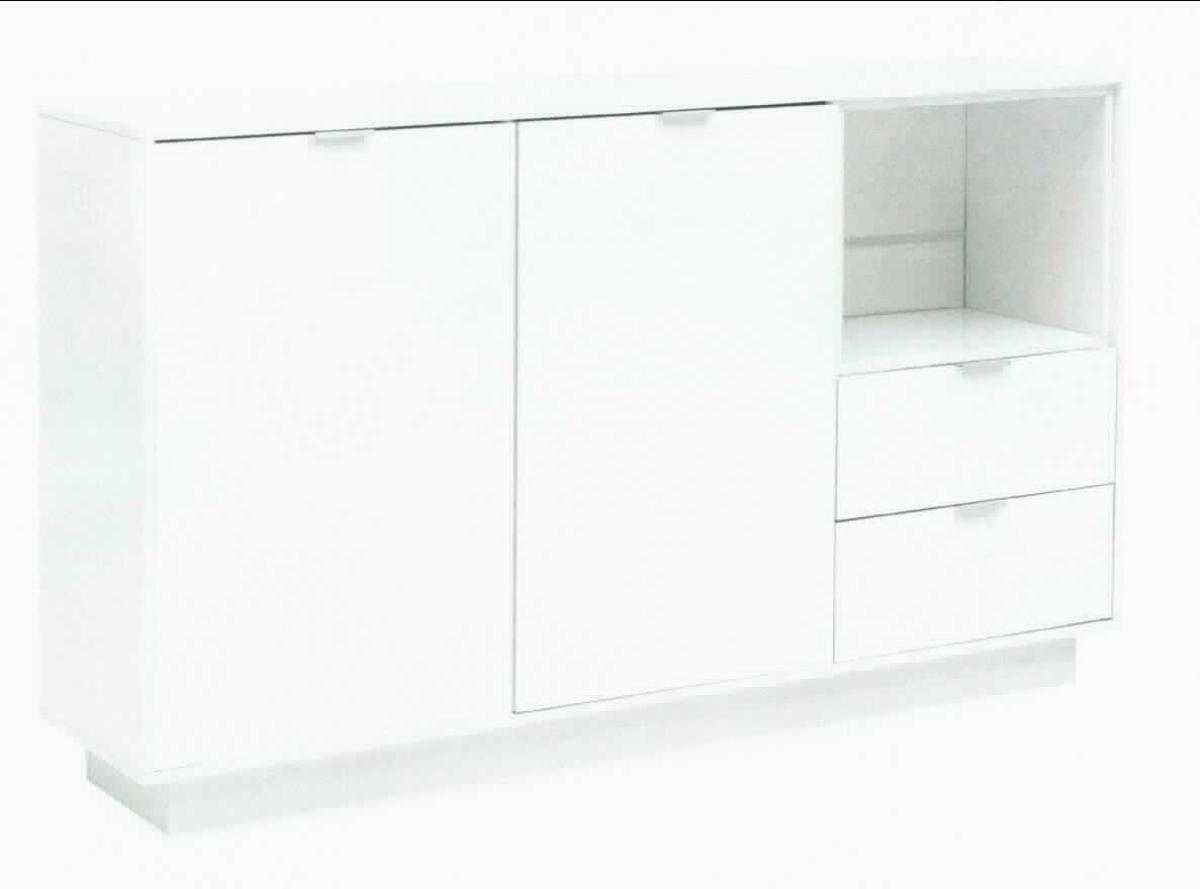 Bei der als "WOHNLING Design Sideboard, Art-Nr. WL5.857", bezeichneten Ware handelt es sich um ein Holzmöbel mit einem Korpus aus Spanplatte (beschichtet mit Melaminharz) und den Maßen 153 x 80 x 35 cm (B x H x T). 

Das Erzeugnis besteht im Wesentlichen aus einer rechteckigen, oberen Ablage sowie einem zur Vorderseite geöffneten Regalfach (rechts), zwei darunterliegenden Schubladen und zwei großen Türfächern links daneben. Die Schubladen sowie die Türen sind jeweils mit einem Griff aus Aluminium ausgestattet.
Das auf den Boden zu stellende Board dient der Aufnahme von diversen Gegenständen und ist für die dauerhafte Einrichtung in Wohnzimmern vorgesehen.

Die noch nicht zusammengesetzte Ware ist in einem Karton verpackt und als "anderes als von den Positionen 9401 und 9402 erfasstes Möbel, aus Holz, von der in Ess- und Wohnzimmern verwendeten Art" einzureihen.