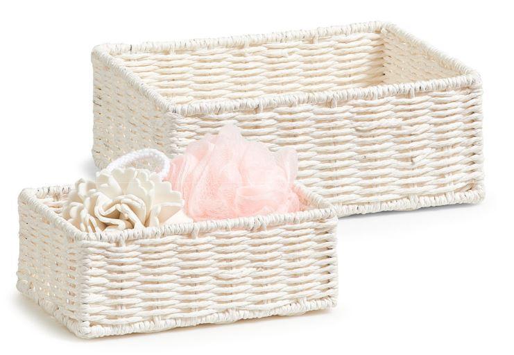 Ware aus Garnen, sog. Aufbewahrungskörbchen-Set, 2-tlg., Art.Nr. 18094, Foto siehe Anlage,
- zwei Stück mit einem Pappetikett ("hangtag") ausgestattet und in einem Polybeutel verpackt,
- quaderförmig, oben offen; in den Abmessungen (L x B x H) von laut Antrag ca. 20 cm x 14 cm x 7 cm
  bzw. 24 cm x 18 cm x 9 cm,
- jeweils:
-- mit einem formgebenden Gerüst aus unedlem Metall,
-- mit gefalteten und gedrehten Papiergarnen der Position 5308 (damit keine Ware aus Papier der
   Position 4823 und keine Ware aus Flechtstoffen des Kapitels 46) umwickelt bzw. umflochten,
- durch Zusammenfügen konfektioniert,
- stellt sich nicht als Behältnis der Position 4202 dar, da weder namentlich im Positionswortlaut genannt
  noch einem der dort genannten Behältnisse ähnlich,
- ohne raumbezogene Funktion, somit keine Ware der Position 6304.

"Ware aus Garnen (Aufbewahrungskorb), anderweit weder genannt noch inbegriffen"