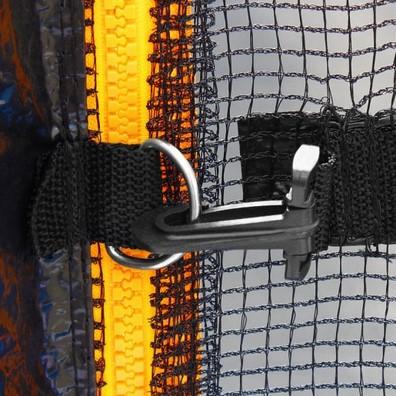 Bei den durch Abbildungen und Beschreibungen veranschaulichten sowie als "Sicherheitsnetz für Trampoline" bezeichneten Erzeugnissen handelt es sich um noch nicht zusammengesetztes Zubehör für Trampoline, bestehend aus
- einem sog. Sicherheitsnetz,
- - aus einem Netz aus Polyethylen gefertigt (lt. Antragsangaben),
- - in vier verschiedenen Durchmessern erhältlich (183 cm, 305 cm, 366 cm, 430 cm),
- - mit einer Höhe von 165 cm oder 180 cm,
- - mit einer Zugangsöffnung versehen, die durch einen Reißverschluss und
    Karabinerhaken geschlossen werden kann,
- - an der Unterseite des Netzes mit Bändern und Karabinern zur Befestigung versehen,
- - mit sechs senkrecht angebrachten Laschen zum Aufschieben auf Haltestangen
    ausgestattet,
- sechs Haltestangen sowie entsprechendem Montagematerial zur Befestigung an einem
  Trampolin,
- stellt sich als noch nicht zusammengesetzter Fangschutz für Personen während der
  Benutzung des Trampolins dar,
- aufgrund der spezifischen Gestaltung erkennbar ausschließlich oder hauptsächlich als Zubehör für
  Trampoline bestimmt,
- in einem Pappkarton verpackt (lt. zusätzlichen Angaben).

Derartige Erzeugnisse werden zolltarifrechtlich als "Zubehör für ein Gerät oder Ausrüstungsgegenstand für die allgemeine Ertüchtigung, nicht von der Codenummer 9506 9110 00 erfasst" eingereiht.