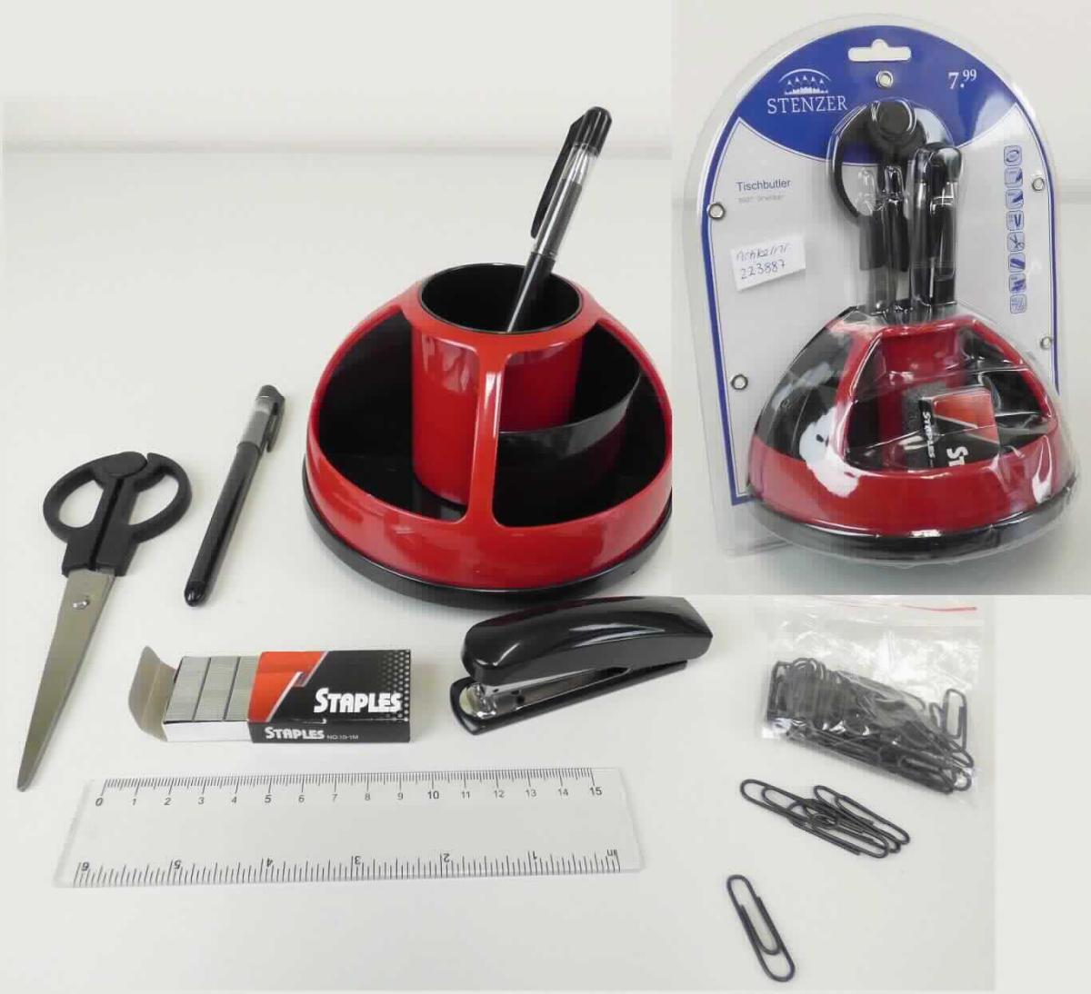 Bei dem als "360 Grad Tischbutler" bezeichneten Warenmuster handelt es sich um eine Warenzusammenstellung 
von Büro- oder Schulartikeln in Aufmachung für den Einzelverkauf (Blisterverpackung) bestehend aus:
- einem Aufnahmebehältnis in Halbkugelform (Ø ca. 15 cm, Höhe ca. 9 cm) mit elf unterschiedlichen 
  Einsteck- und Ablagefächern auf einem drehbaren Untersatz aus formgepresstem Kunststoff (Polypropylen) 
  im Sinne der Anmerkung 1 zu Kapitel 39,
- einer ca. 16 cm langen Schere mit schneidender Klinge aus unedlem Metall,
- einem Lineal mit einer Messlänge von 15 cm,
- zwei Kugelschreibern,
- einem funktionsfähigen Hefter (Tacker) im Miniaturformat (Länge ca. 9 cm, Höhe ca. 3,5 cm) aus unedlem Metall 
  mit Kunststoffeinfassung, 
- einer Packung Heftklammern aus unedlem Metall mit zehn passenden "Ladungen" für den Hefter und
- 36 Büroklammern aus mit Kunststoff überzogenen Draht aus unedlem Metall.

Insbesondere im Hinblick auf den Umfang bestimmt das die einzelnen Gebrauchsgegenstände aufnehmende Behältnis aus Kunststoff den Charakter der Warenzusammenstellung.

Derartige Waren sind zolltariflich als "andere Waren aus Kunststoffen, Büro- oder Schulartikel" einzureihen.