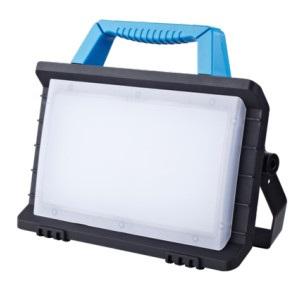 Bei der sog. LED Arbeitsleuchte Work 45 W, Art. 2605914520 handelt es sich um eine zusammengesetzte Ware, bestehend aus einem elektrischen Beleuchtungskörper (charakterbestimmend aufgrund des Umfangs und der Bedeutung in Bezug auf die Verwendung) und zwei an der Rückseite angebrachten Schutzkontaktsteckdosen.

Der Beleuchtungskörper besteht im Wesentlichen aus einem ca. 90 mm x 385 mm x 315 mm (L x B x H) großen Kunststoffgehäuse mit integrierter, nicht austauschbarer, weiß leuchtender LED-Lichtquelle, einer weißen transparenten Kunststoffabdeckung, einem Tragegriff aus Kunststoff und einem ausklappbaren Bügel aus Metall. 
Das Erzeugnis ist mit einem ca. 3 m langen Kabel mit Netzstecker und einem Ein-/Ausschalter ausgestattet.
Es dient zu vielseitigen Beleuchtungszwecken im Außenbereich.

Techn. Daten (auszugsweise):
- Lichtstrom: 4950 lm 
- Abstrahlwinkel: 100° 
- Leistung: 45 W 
- Schutzart: IP 44

Aufgrund der technischen Parameter handelt es sich um einen Scheinwerfer.

Die Ware ist als "elektrische Beleuchtungskörper, anderweit weder genannt noch inbegriffen, nicht von der Unterpositionen (HS) 9405 11 bis 9405 41 erfasst, ausschließlich zur Verwendung mit LED-Lichtquellen bestimmt, Scheinwerfer" einzureihen.