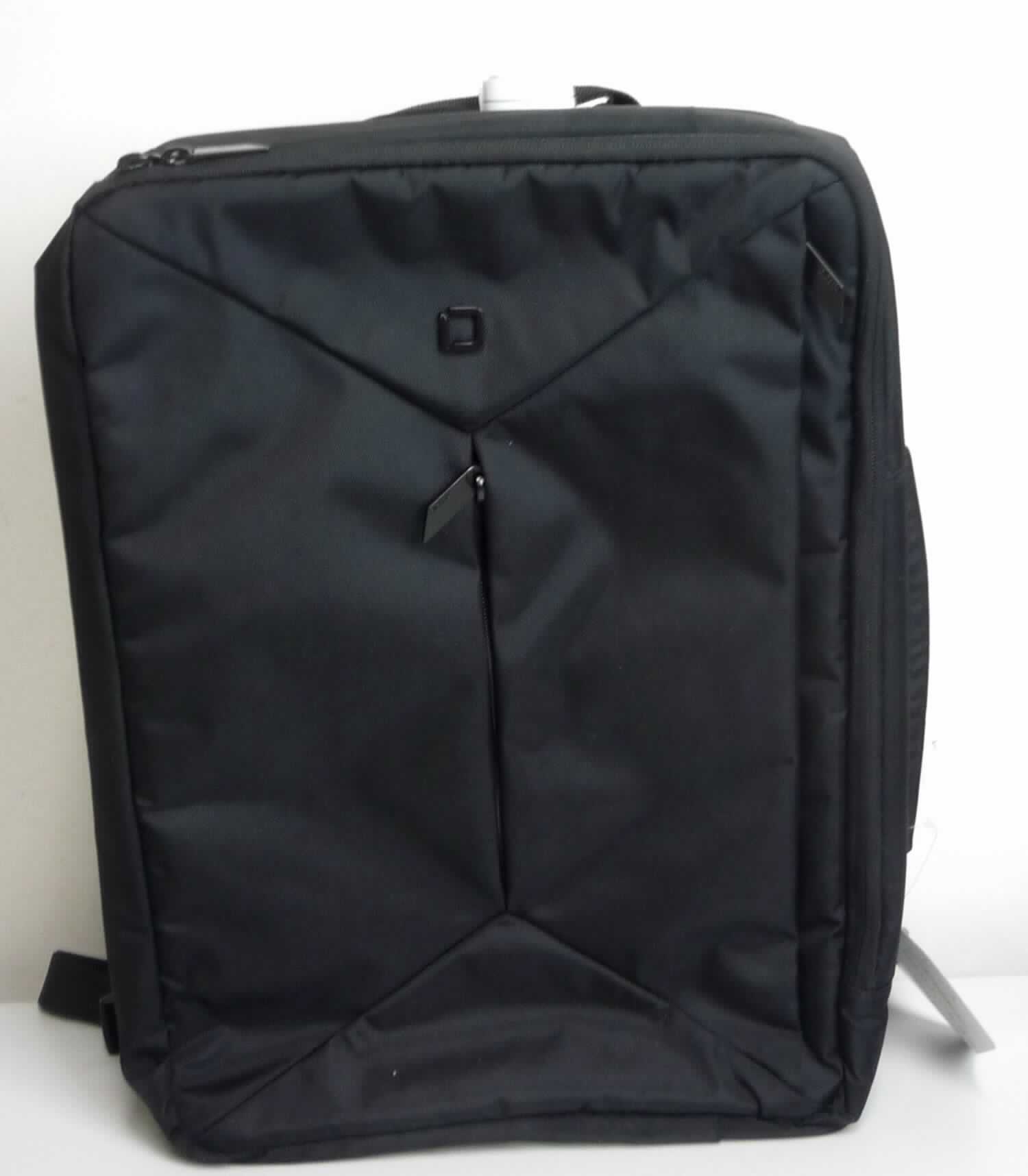 Aktentasche, sog. Rucksack für Notebook, Backpack Dual Edge 13 - 15,6", Fotos siehe Anlage,
- mit einer Außenseite aus Spinnstoffen,
- mit einem Handtragegriff und einem abnehmbaren, längenverstellbaren Schultertragegurt,
- auf der Vorderseite:
- - mit einem kleinen, eingesetzten Reißverschlussfach,
- - mit einem großen, eingesetzten Reißverschlussfach (über die gesamte Taschenbreite); mit zwei Klettverschluss-
    fächern und zwei Stiftlaschen ausgestattet,
- auf der Rückseite:
- - mit einer großen, quer verlaufenden, gepolsterten Lasche aus Spinnstoffen zur Befestigung der Aktentasche an
    einem Trolleygestänge,
- - mit einem von der Lasche verdeckten Einschubfach mit Druckknopfverschluss, in dem zwei längenverstellbare,
    gepolsterte Rückentragegurte verstaut sind, mittels derer die Aktentasche funktionserweiternd auf dem Rücken
    getragen werden kann,
- - mit einer kleinen Trage-/Aufhängeschlaufe,
- mit zwei gepolsterten Hauptfächern:
- - beide mit einem zweiseitig umlaufenden Reißverschluss,
- - eines mit einem schräg angenähten, elastischen Gummiband, das andere mit einem großen, offenen Einschub-
    fach und einem netzartigen Reißverschlussfach ausgestattet,
- in den Abmessungen: ca. 43 cm (Breite) x 30 cm (Höhe) x 11 cm (Tiefe),
- ohne Hinweise auf Handarbeit.

"Aktentasche, mit Außenseite aus Spinnstoffen, nicht handgearbeitet"