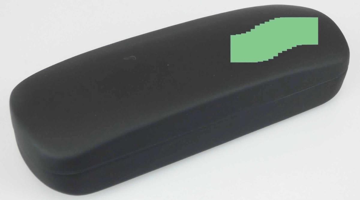Brillenetui, Art. 013 990 500 00 000, Foto siehe Anlage,
- mit einer Außenseite aus Kunststofffolien auf einer Unterlage aus Spinnstoffen,
- mit einem Korpus aus unedlem Metall,
- aufklappbar, mit einem Scharnier an der Rückseite, 
- mit Spinnstoff gefüttert, 
- mit den Abmessungen von ca. 16 cm x 5,5 cm x 3 cm, 
- in Form und Größe zur Aufnahme einer Brille gearbeitet.

"Brillenetui, Taschen- oder Handtaschenartikel, mit Außenseite aus Kunststofffolien"