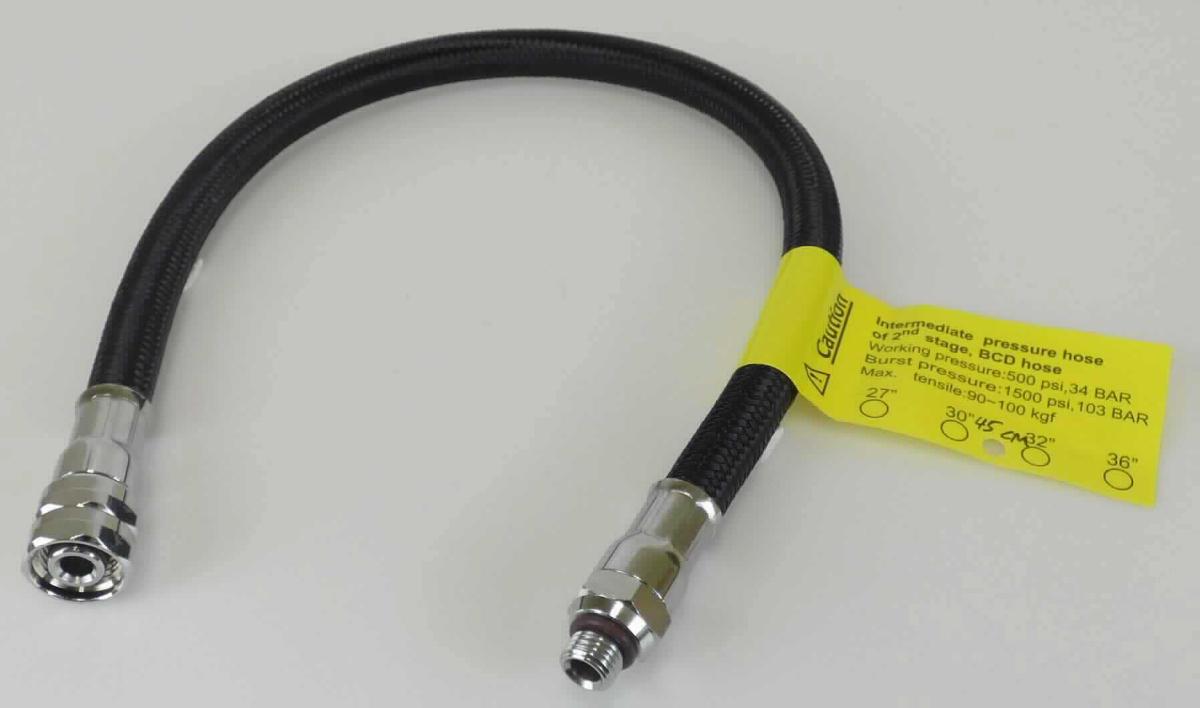Angaben des Antragstellers:
Schlauch aus Nylongewebe
-Verwendung als Druckminderer beim Tauchen-

Feststellungen an einem Warenmuster:
Es wurde ein schwarzer, biegsamer Schlauch mit einem Durchmesser von ca. 12 mm vorgelegt. Der Schlauch ist außen mit einem Spinnstoff verstärkt und an beiden Enden mit Verbindungsstücken aus Metall versehen. Er besteht im Kern aus einem transparenten Kunststoff und ist biegsam. Der Schlauch weist einen Arbeitsdruck von 34 bar (3,4 mPa) auf. Für die Ware ist der Innenschlauch aus Kunststoff (Polyurethan) charakterverleihend.

Befund:
Es liegt ein biegsamer, verstärkter Kunststoffschlauch mit Verbindungsstücken der Unterposition (KN) 3917 3900 vor.