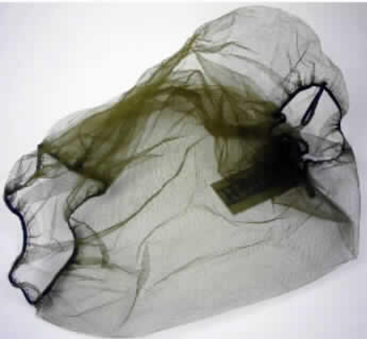 Konfektioniertes Netz, sog. US Moskito-Kopfnetz mit Gummizug, Foto siehe Anlage,
- laut Antrag:
-- schlauchförmig, mit einer Höhe von ca. 45 cm,
-- zum Tragen über dem Hut, weit und locker über dem Kopf liegend, bis zum Hals reichend,
-- aus netzartigen, undichten Kettengewirken aus synthetischen Spinnfasern (100 % Nylon), mit offenen, 
   nicht verschiebbaren Zellen,
-- am oberen und unteren Ende offen, jeweils mit einem angenähten, elastischen, gewebten Band verengt, 
- durch Zusammenfügen konfektioniert,
- keine der menschlichen Kopfform angepasste, eng anliegende Form aufweisend, somit keine Kopfbedeckung
  des Kapitels 65.

"Konfektioniertes Netz, aus synthetischen Spinnstoffen, kein Fischernetz, aus Nylon, nicht aus Bindfäden, 
 Seilen oder Tauen"