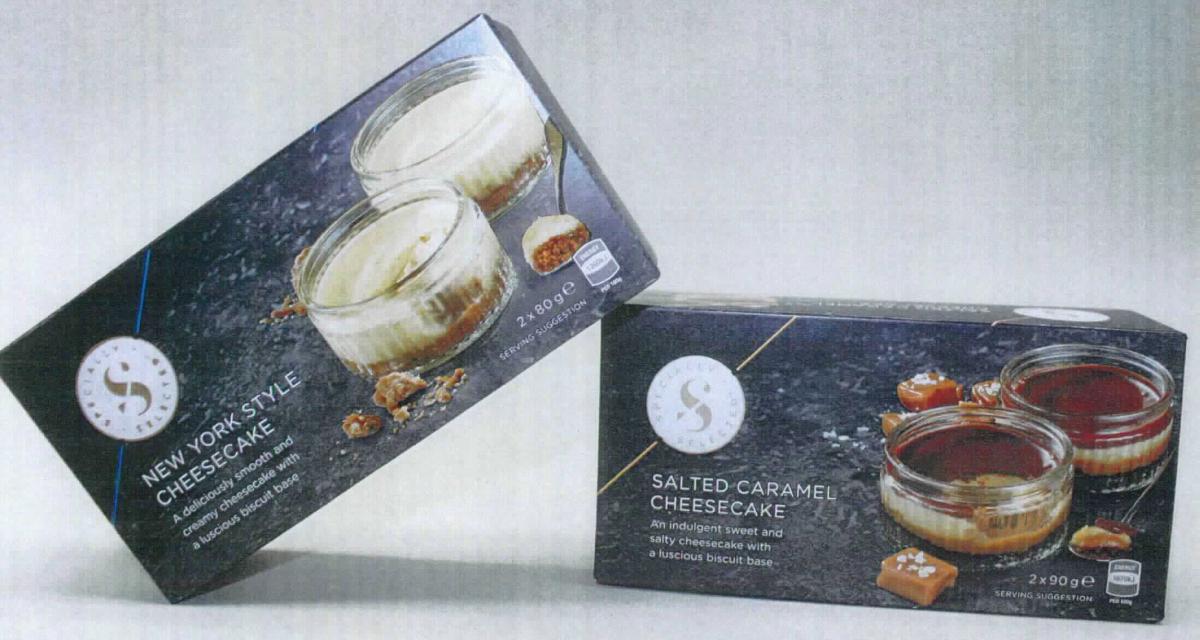 Salted Caramel Cheese Cake, tiefgefroren

Ein Warenmuster lag nicht vor, jedoch eine Produktspezifikation mit Photographie der Ware und Angaben zur Zusammensetzung. 
Demnach handelt es sich um ein tiefgekühltes "Salted Caramel" - Käsekuchendessert im folienverschweißten Glas, bestehend aus einem braunen, mit Caramelsauce bedecktem Kuchenboden, mit einer hellen Creme-Auflage aus einer Sahnefrischkäsezubereitung mit Ei und einer dunkelbraunen Schokoladencreme darüber. Zwei Gläser à 90 g sind verpackt in einem schwarzem Karton mit Abbildung des Produkts und dem Aufdruck "SALTED CARAMEL CHEESECAKE". Die Zutatenliste ist der Produktspezifikation zu entnehmen (siehe Feld 8).

Saccharose, Invertzucker oder Isoglucose*: 5 GHT oder mehr

Angaben gemäß VO (EG) 900/2008:
Stärke/Glucose*: 5 bis weniger als 25 GHT
Saccharose/Invertzucker/Isoglucose*: 5 bis weniger als 30 GHT 
Milchfett*: 9 bis weniger als 12 GHT
Milchprotein*: 0 bis weniger als 6 GHT
*: nach Antragsangaben

Gesüßte Backware, Kuchen mit einem Gehalt an Saccharose, Invertzucker oder Isoglucose von 5 GHT 
oder mehr.