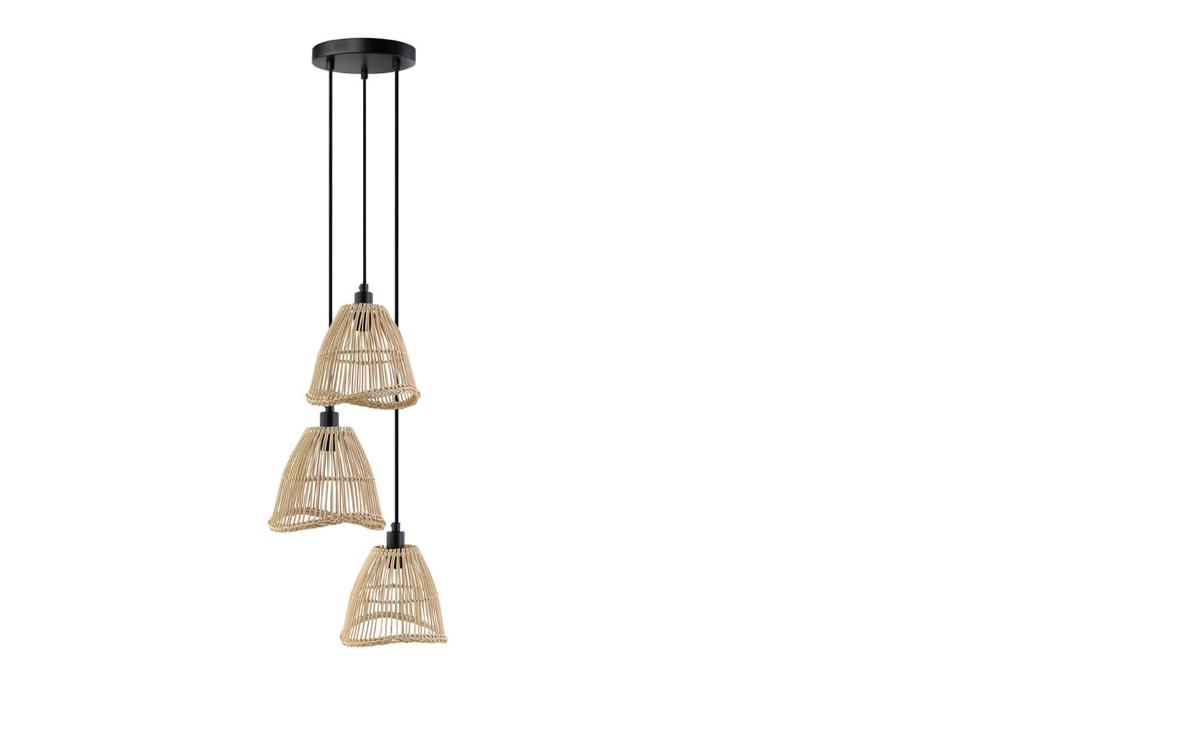 Bei der sog. FELIA Hängeleuchte aus Rattan, Artikelnr. 25498 / Variantennr. 61033 handelt es sich um eine ca. 33,5 cm x 33,5 cm x 225 cm (B x T x H) große elektrische Pendelleuchte für die Deckenmontage im Innenbereich, im Wesentlichen bestehend aus einer schwarzen kreisrunden Deckenbefestigung aus Metall mit drei Kabeln als Abhängungen in unterschiedlichen Längen (160 cm, 180 cm und 200 cm), drei E14-Lampenfassungen (für verschiedene Leuchtmittel bspw. Halogenlampen, LED geeignet) und drei beigefarbenen runden bauchigen Lampenschirmen aus Rattan.

Hinweise auf eine Handfertigung liegen nicht vor.

Das Erzeugnis ist als "Leuchte, anderweit weder genannt noch inbegriffen, elektrische Deckenleuchte, ausgenommen solche von der für öffentliche Plätze oder Verkehrswege verwendeten Art, nicht ausschließlich zur Verwendung mit LED-Lichtquellen bestimmt, aus Metall und Rattan, nicht handgearbeitet, andere als in der Codenummer 9405 1990 20 0 genannt" einzureihen.