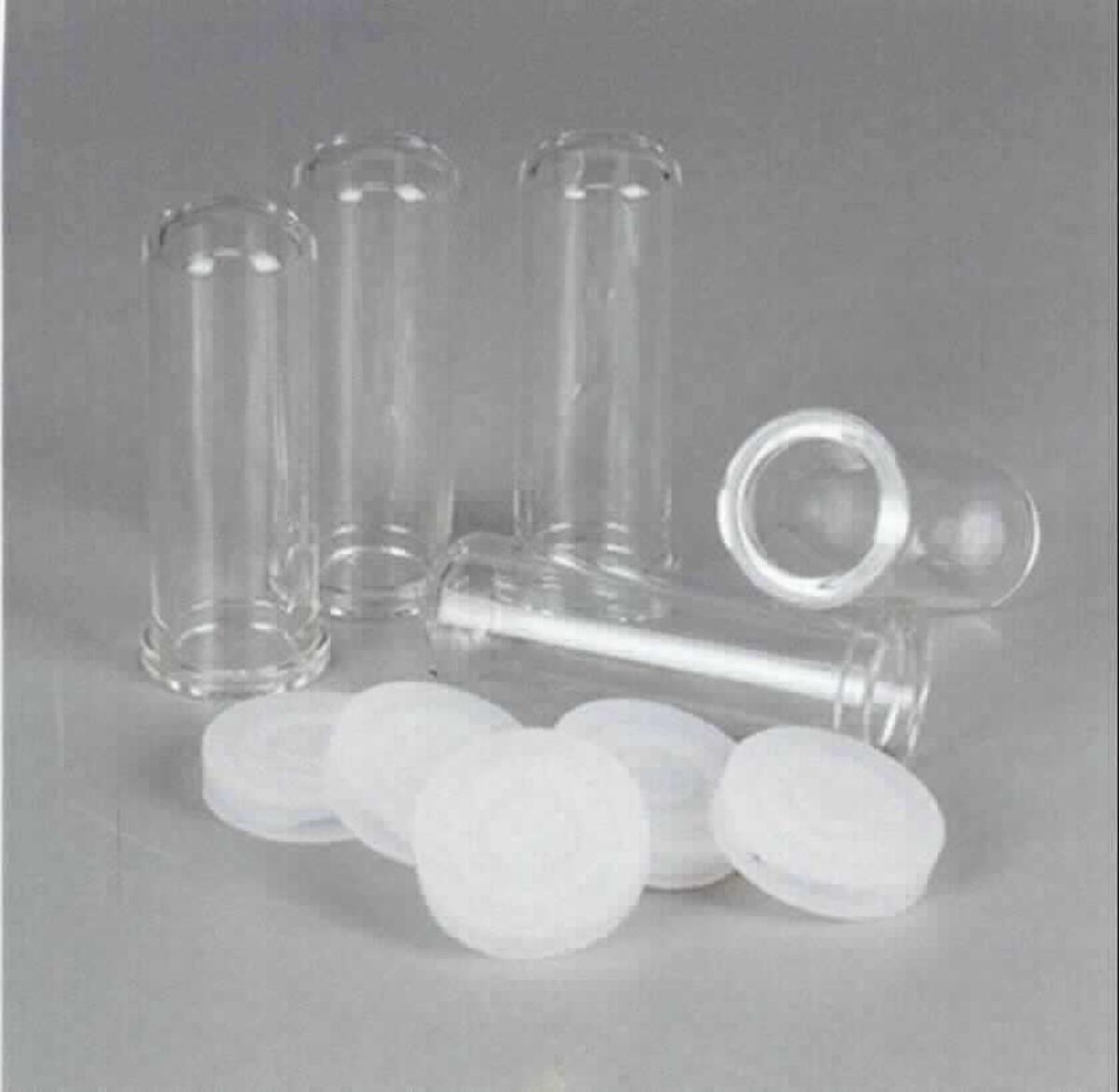 Glaswaren für Laboratorien, Foto siehe Anlage,
- nach den Antragsangaben,
- in Form von Probenröhrchen,
- aus Borosilikatglas (mit einem linearen Ausdehnungskoeffizienten von 5 x 10 hoch minus 6
  oder weniger je Kelvin in einem Temperaturbereich von 0°C bis 300°C),
- mit einem Fassungsvermögen von 10 ml, 35 ml und 80 ml,
- mit Verschluss aus Kunststoff und Metall,
- dazu bestimmt, in Mikrowellensynthesegeräten verwendet zu werden.

"Glaswaren für Laboratorien, aus anderem Glas, mit einem Ausdehnungskoeffizienten von 5 x 10
 hoch minus 6 oder weniger je Kelvin in einem Temperaturbereich von 0° C bis 300° C"