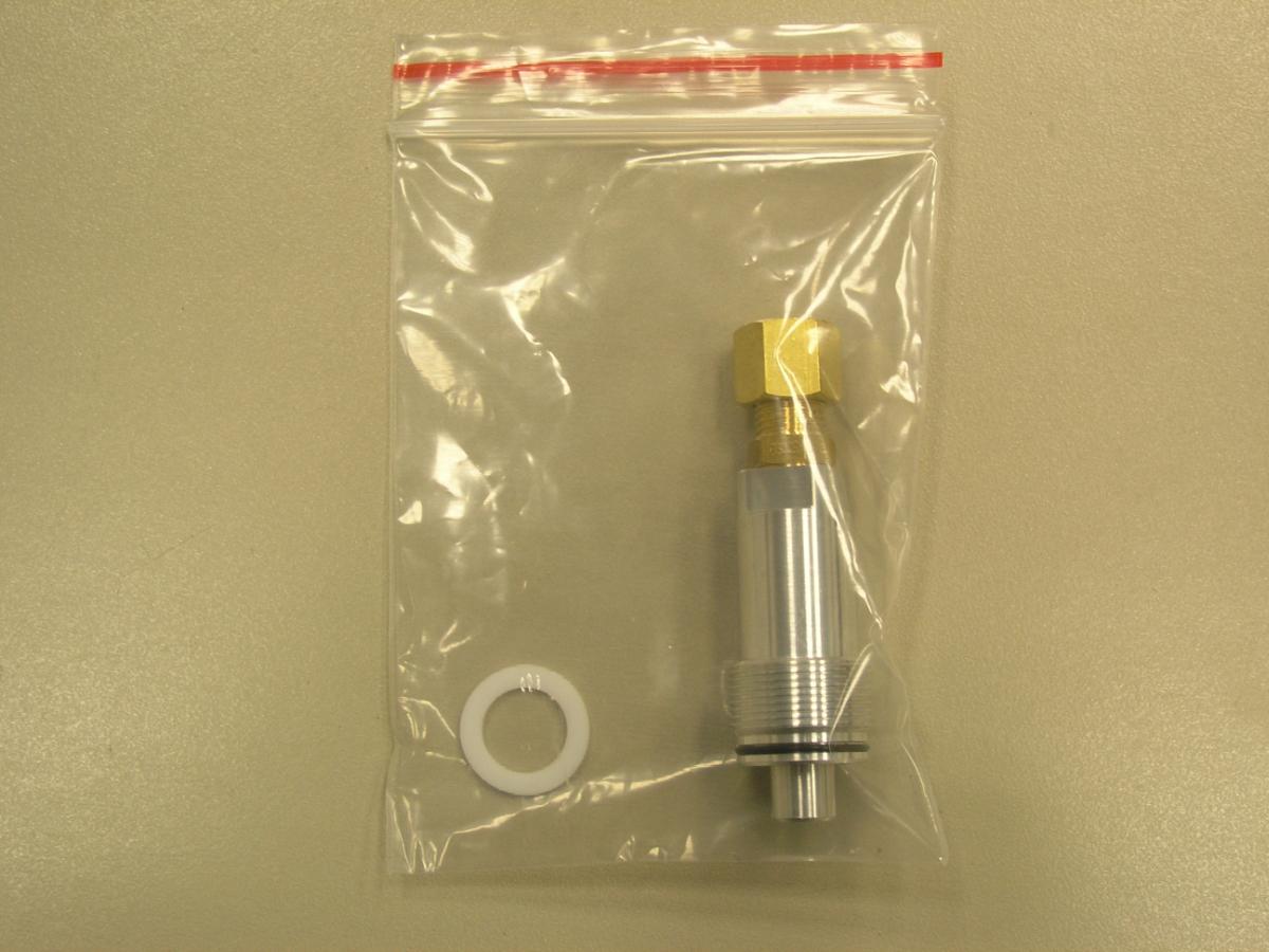 Der sog. Shutter Funkenstand, im Wesentlichen bestehend aus einer zylindrischen Baugruppe aus unedlem Metall (CuZn39Pb3), welche aus den Komponenten Shuttereinsatz, Shutterkopf und einer Unterlegscheibe aus Kunststoff besteht. Die Baugruppe dient dazu, den Lichtkanal des Funkenstandes zu verschließen, um so die Optik zu schützen. Sie ist Teil eines nach dem Spektrometerprinzip arbeitenden Gerätes für die Metallanalyse.

Zur äußeren Form siehe Abbildung in der Anlage.

Die Ware wird als "Teil, erkennbar hauptsächlich bestimmt für ein Gerät für physikalische oder chemische Untersuchungen" eingereiht.