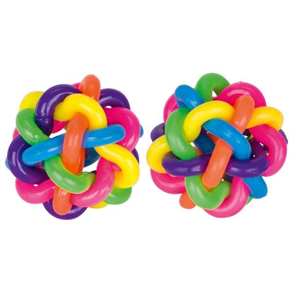 Nach den Angaben der Antragstellerin sowie der vorliegenden Abbildung handelt es sich um ein Spielzeug in Form eines besonders geformten "Balles" (sog. Regenbogenball, Artikel 15515). Das Erzeugnis besteht aus verschiedenfarbigen, gebogenen Bändern aus Kunststoff, die zu einer Art rundem Knäuel verbunden sind. Der "Ball" weist einen Durchmesser von ca. 4 cm auf und dient der spielerischen Unterhaltung von Kindern und Erwachsenen. Durch die unregelmäßige Form kann der Ball je nach Aufprall am Boden in verschiedene Richtungen zurückspringen. Eine Einreihung als Sportball im Sinne der Position 9506 kommt nicht in Betracht.

Die Ware ist in einem klarsichtigen Polybeutel verpackt.

Zolltarifrechtlich handelt es sich um ein "anderes Spielzeug als in den Unterpositionen (KN)
9503 0010 bis 9503 0087 genannt, aus Kunststoff, keine maßstabgetreue Modellseilbahn zum Bedrucken, keine Miniaturmotoren".