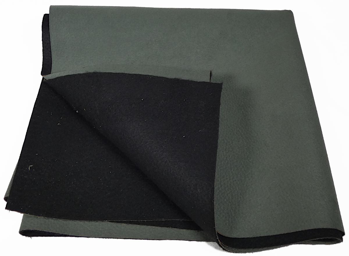 Textillaminat, Foto siehe Anlage,
- als Meterware, mit einer Breite von laut Antrag 142 cm,
- aus zwei mit ihrer ganzen Fläche aufeinander liegenden und so miteinander durch Kleben 
  verbundenen Lagen:
-- mit einer Oberlage (Schauseite):
--- aus einem buntgewebten Gewebe aus synthetischen Chemiefasern, das auf der Rückseite mit
    bloßem Auge wahrnehmbar mit Kunststoff (laut Antrag Polyurethan; Zellstruktur erkennbar) 
    überzogen ist; das Gewebe ist dicht und geraut und dient damit nicht nur der Verstärkung, 
--- von Hand bei einer Temperatur zwischen 15 und 30 °C auf einen Dorn von 7 mm Durchmesser
    aufrollbar, ohne rissig zu werden,
-- mit einer Unterlage:
--- aus einem Nadelfilz,
--- aus synthetischen Chemiefasern,
- das die Schauseite bildende mit Kunststoff überzogene Gewebe verleiht der Ware insbesondere 
  im Hinblick auf die Bedeutung in Bezug auf die Verwendung ihren wesentlichen Charakter.

"Gewebe, mit Kunststoff (Polyurethan) überzogen, anderes als solche der Position 5902, anderes  
 als im TARIC-Code 5903 2090 20 genannte"